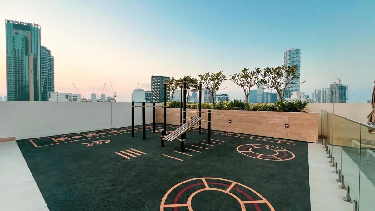Brand New On Floor 1br W And Pool Apartment *