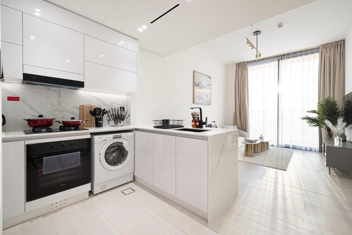 Brand New On Floor 1br W And Pool Apartment *