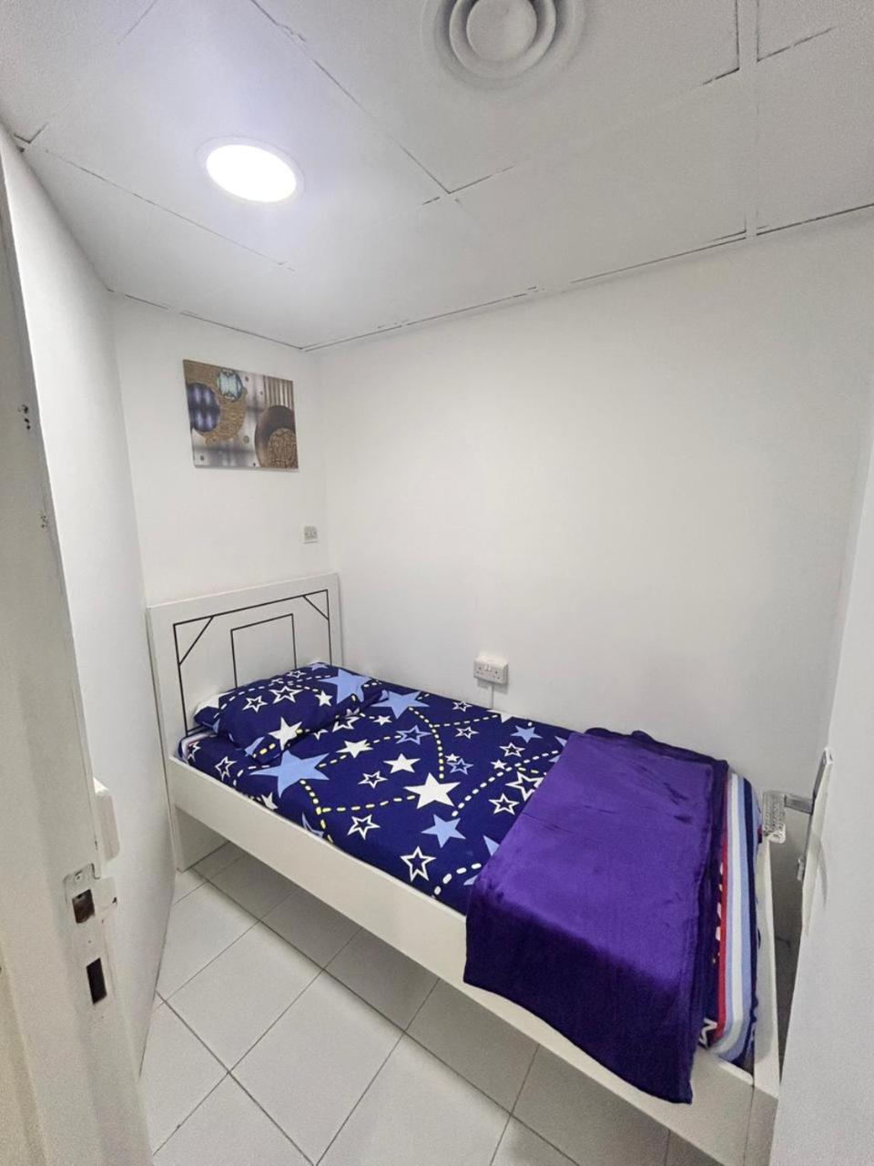 Brand New Mixed Solo Partition Near Sharaf Dg Metro