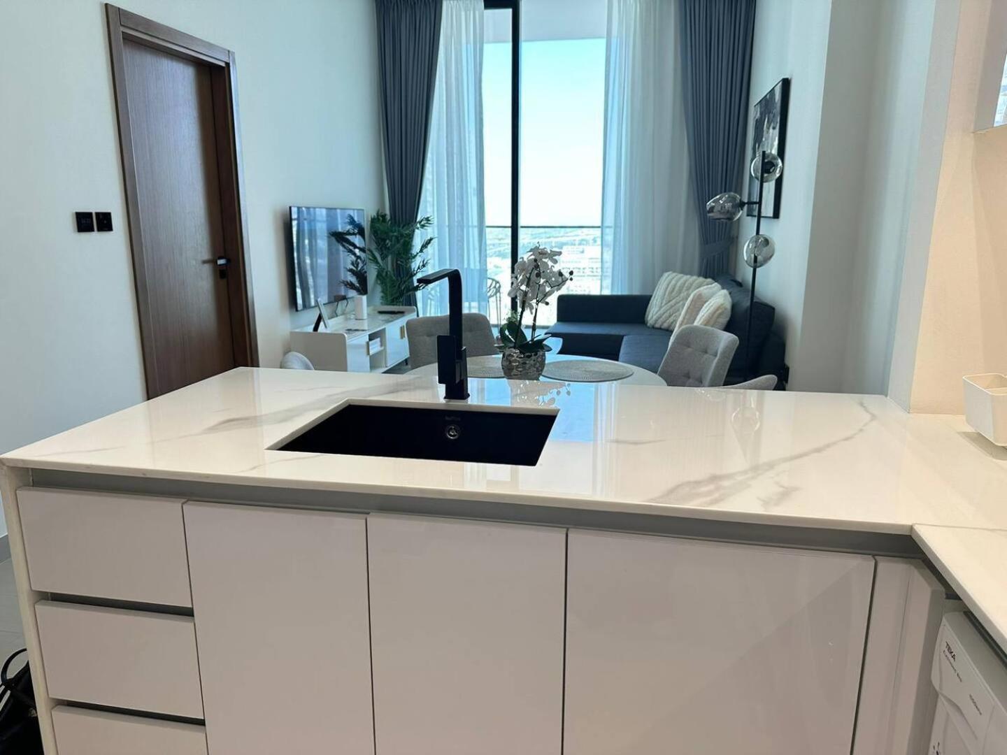Cozy Modern 1-bedroom In Jvc Apartment