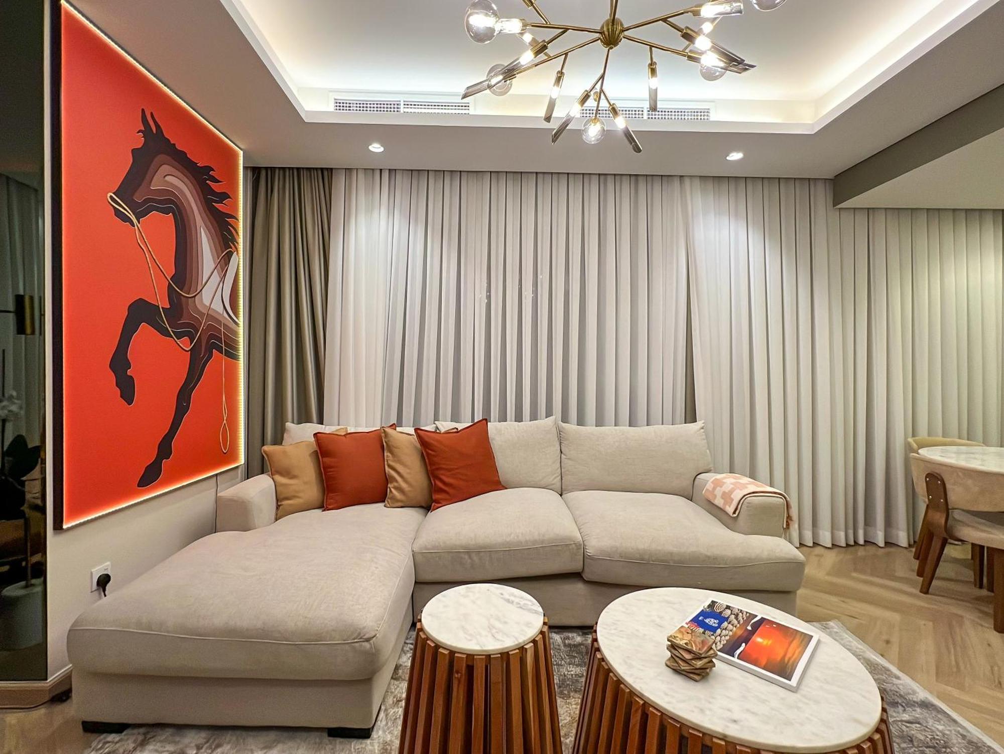 Keyrock Living - Skyline Escape At Paramount Apartment *
