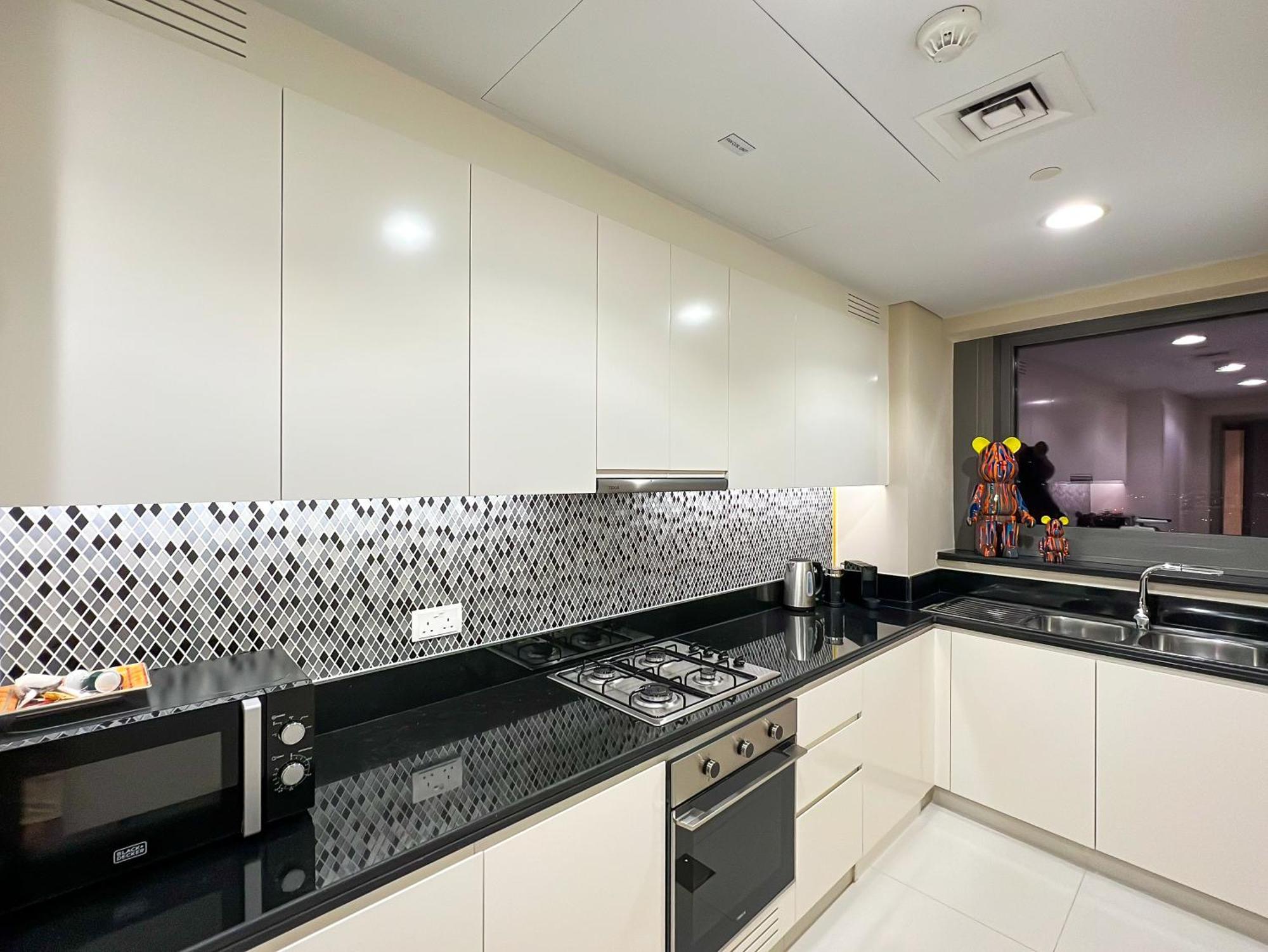Keyrock Living - Skyline Escape At Paramount Apartment