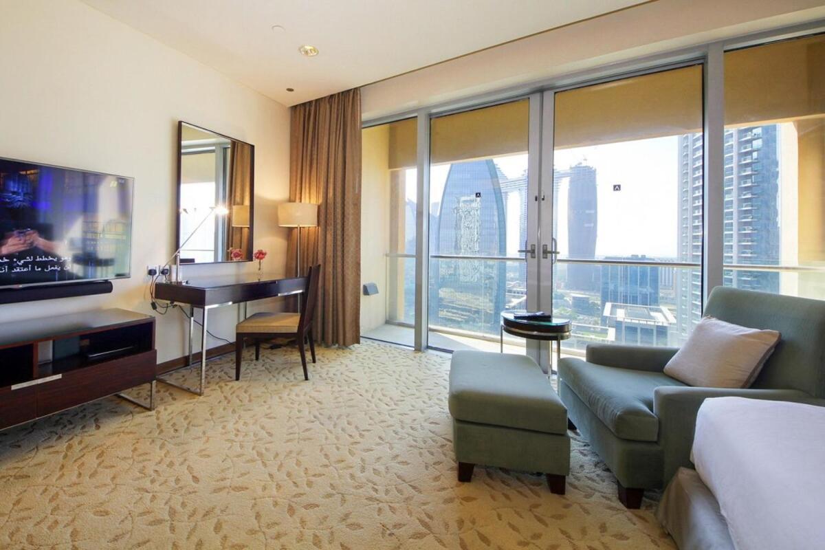 Apartment Partial Burjkhalifa View From Balcony In Mall-studio King Bed Dubai