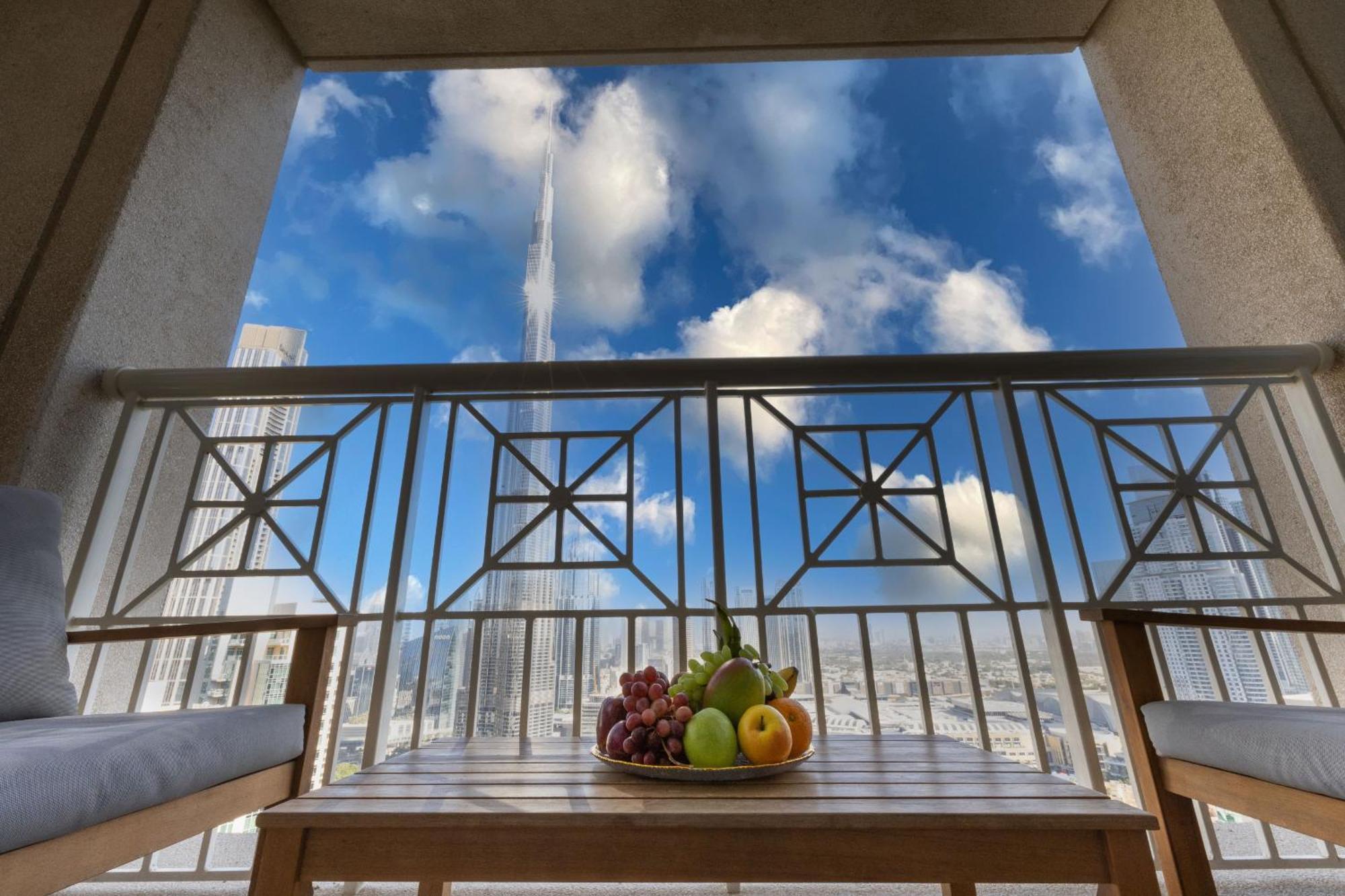 Signature Burj Khalifa View Apartment *