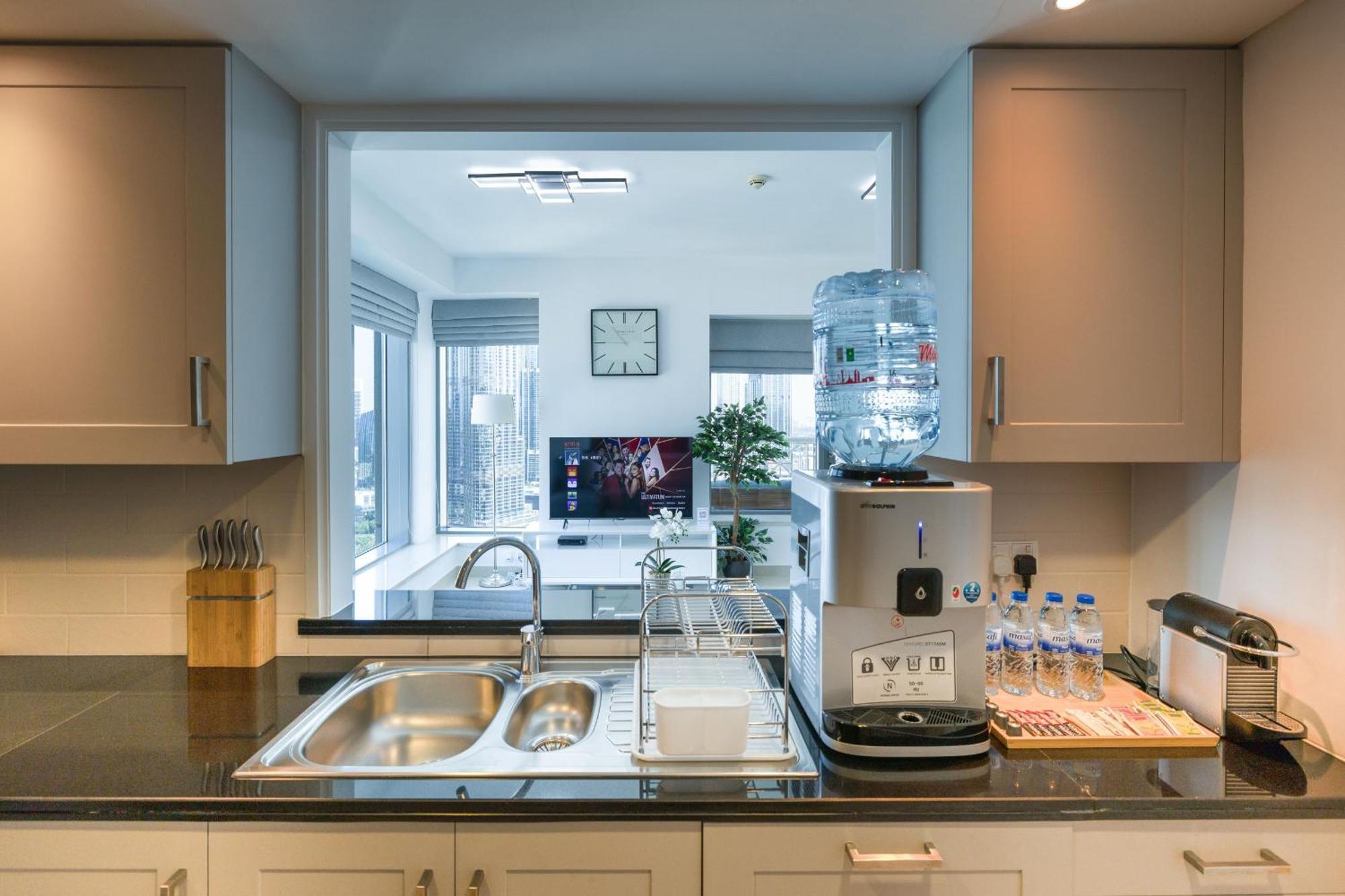 Signature Burj Khalifa View Apartment *