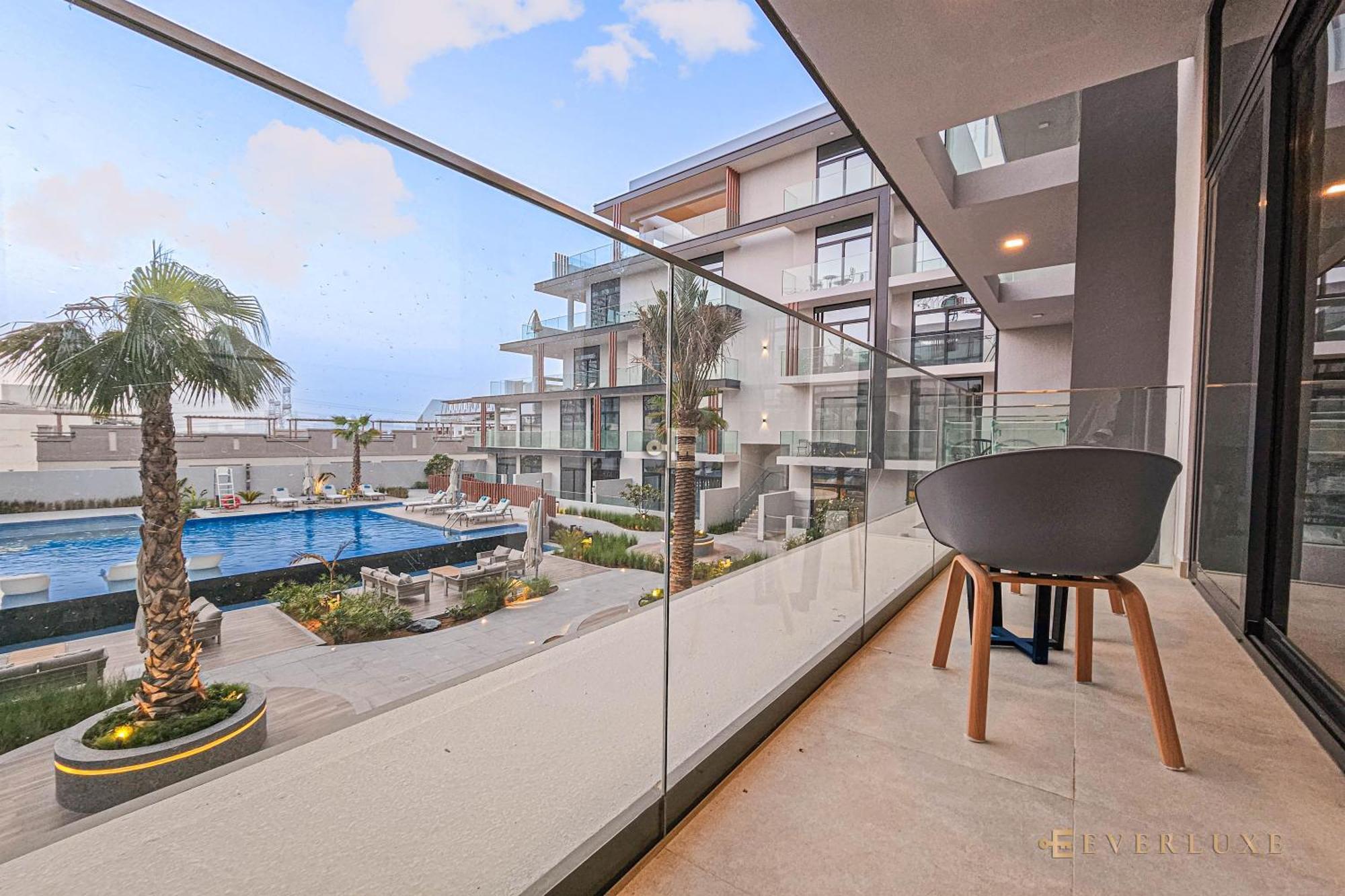 Striking 1-bedroom In Oxford 212, Jvc *