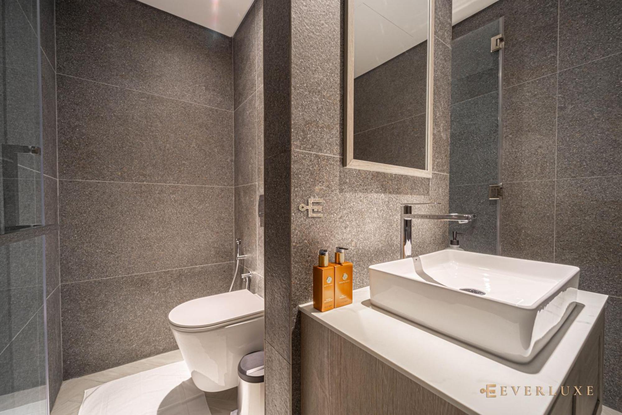 Striking 1-bedroom In Oxford 212, Jvc *