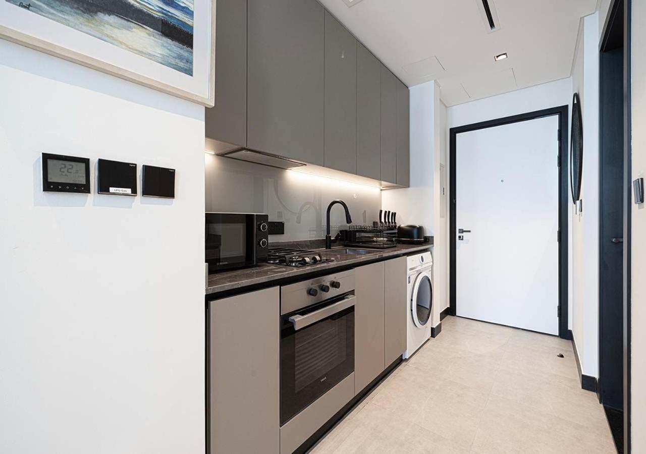 Apartment Chic With Amenities *