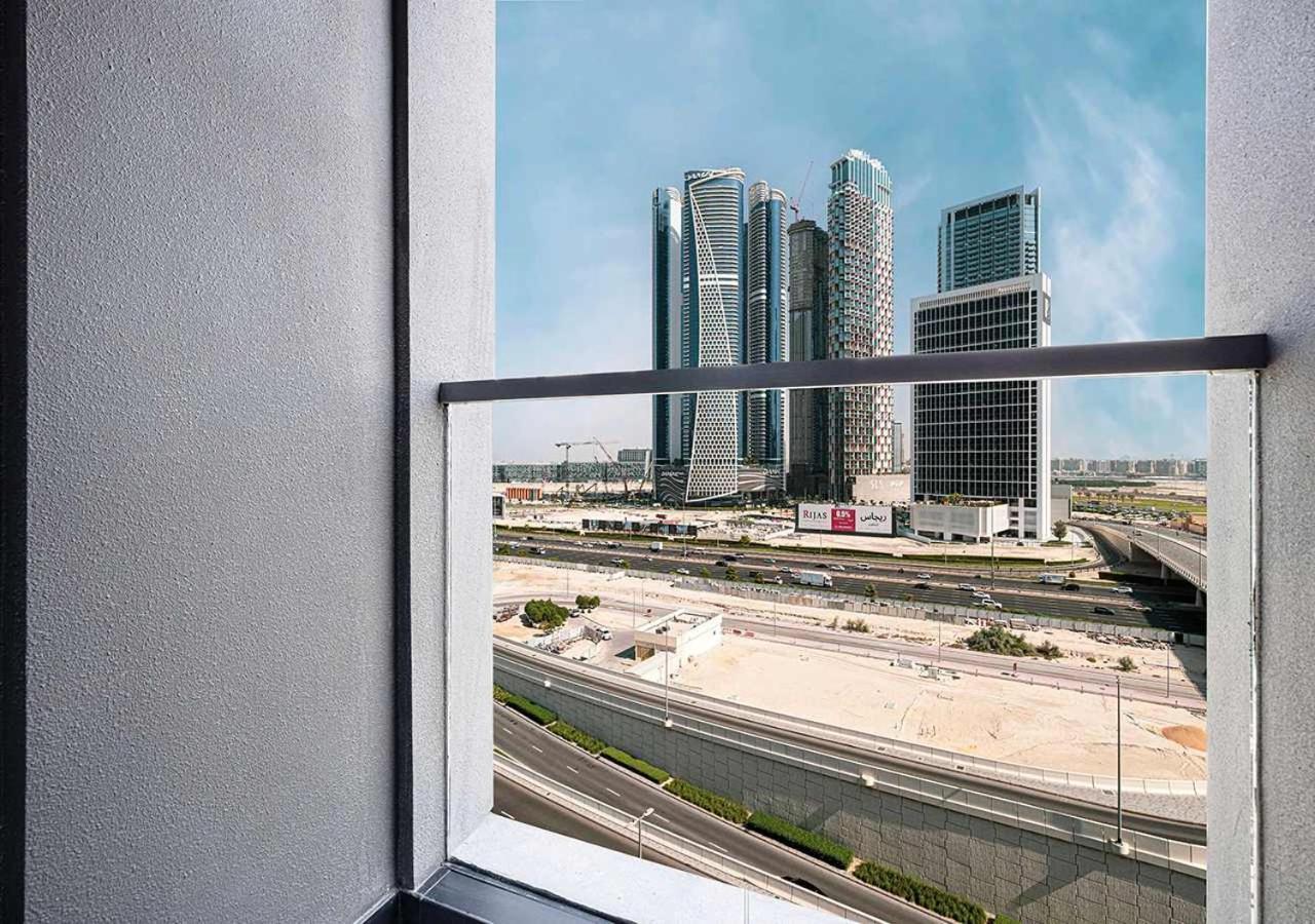 Chic With Amenities Apartment Dubai