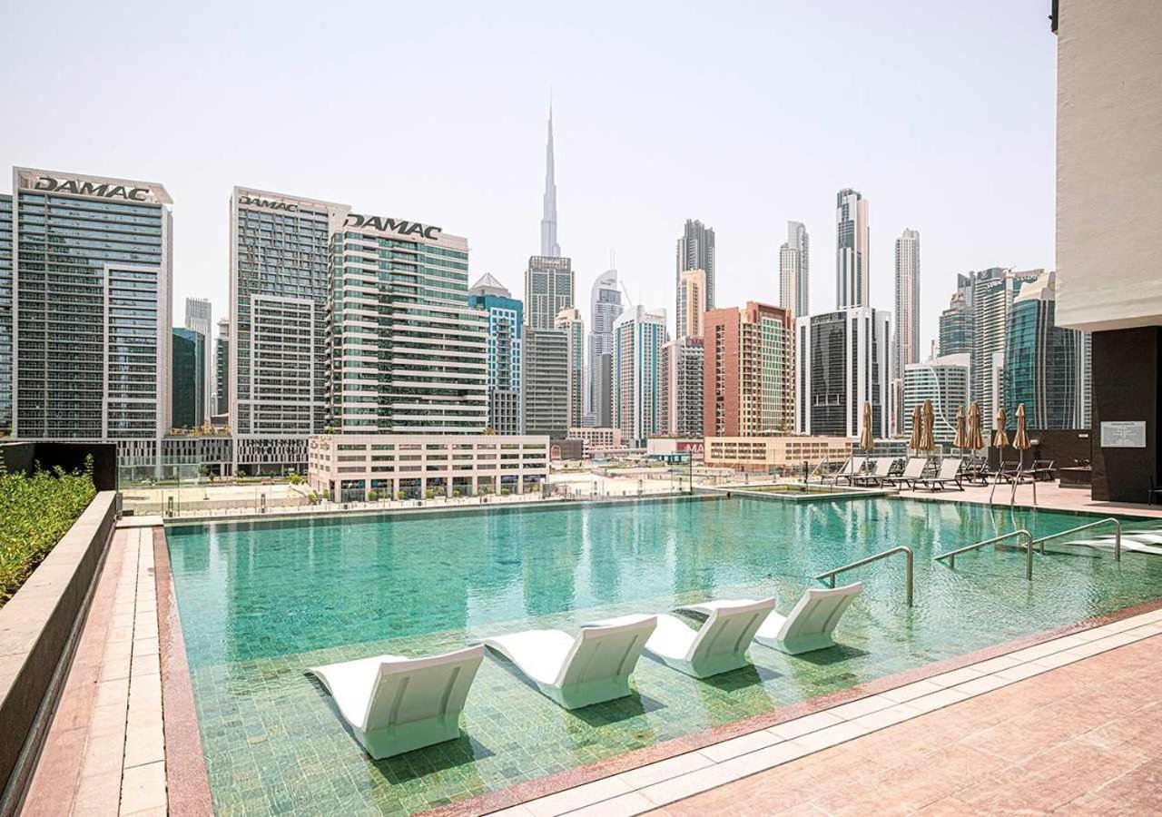 Chic With Amenities