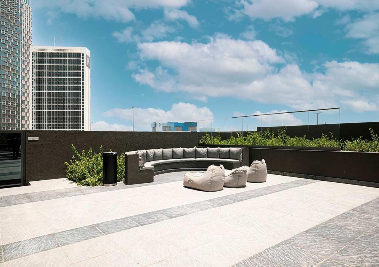 Chic With Amenities Apartment *