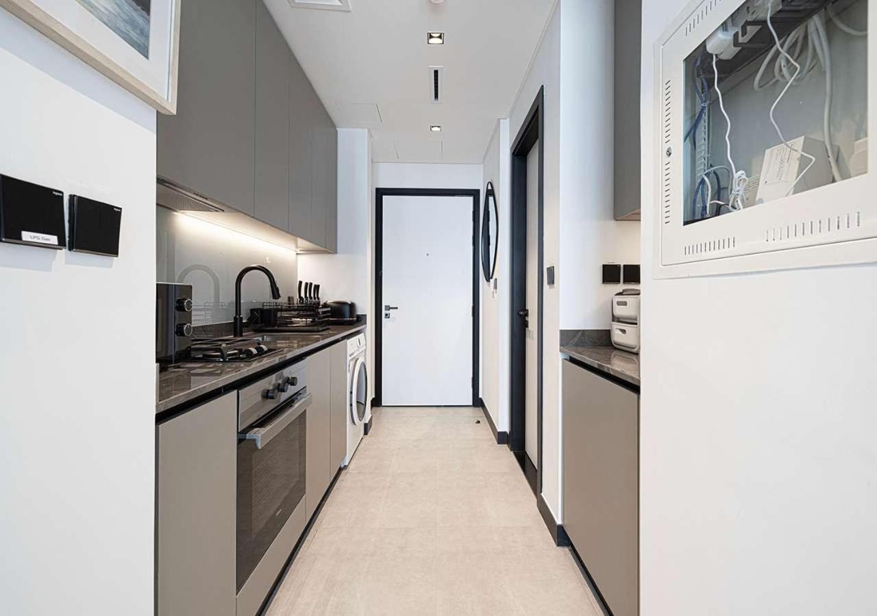 Chic With Amenities *