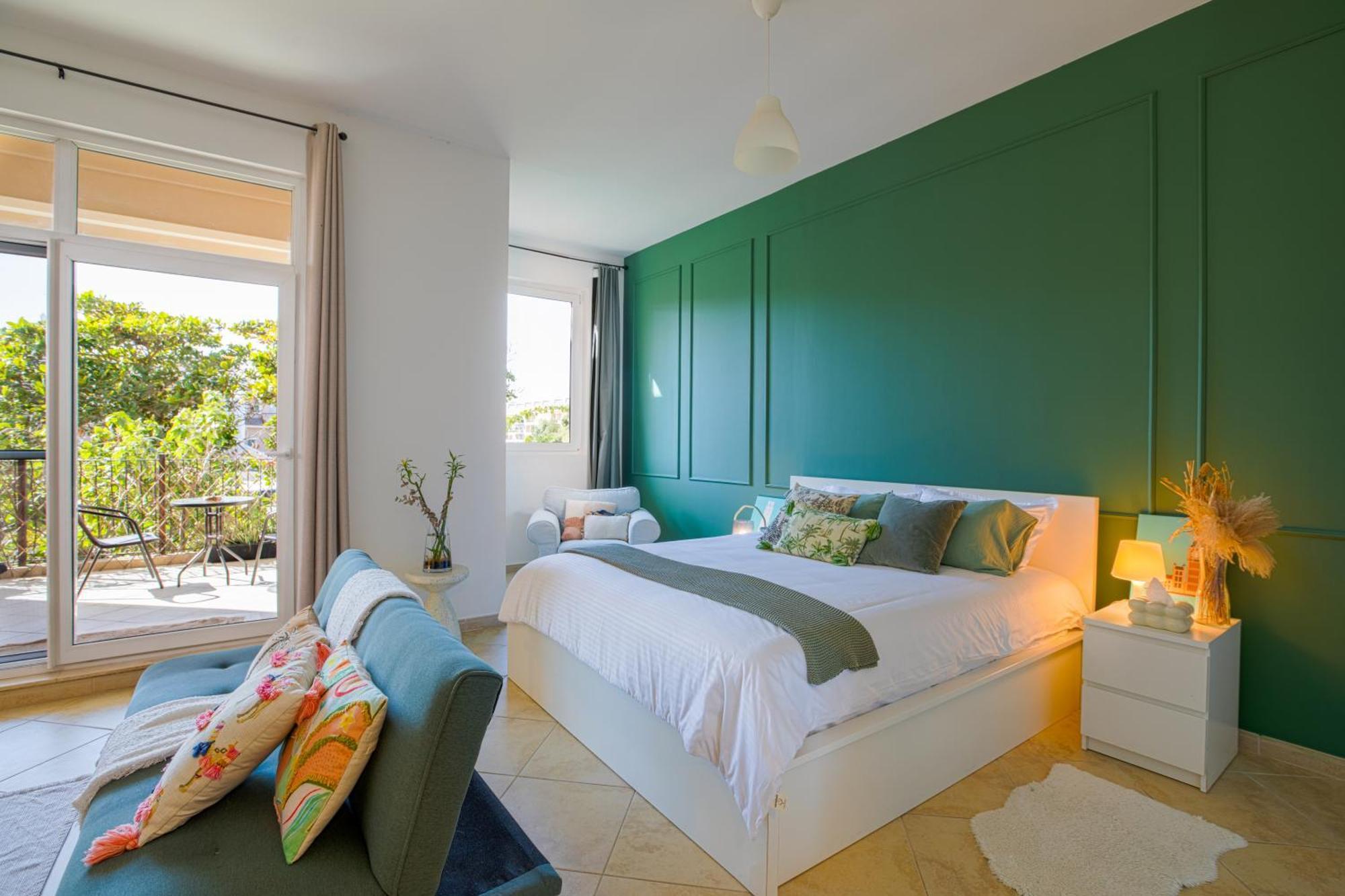 Spacious In A Oasis *