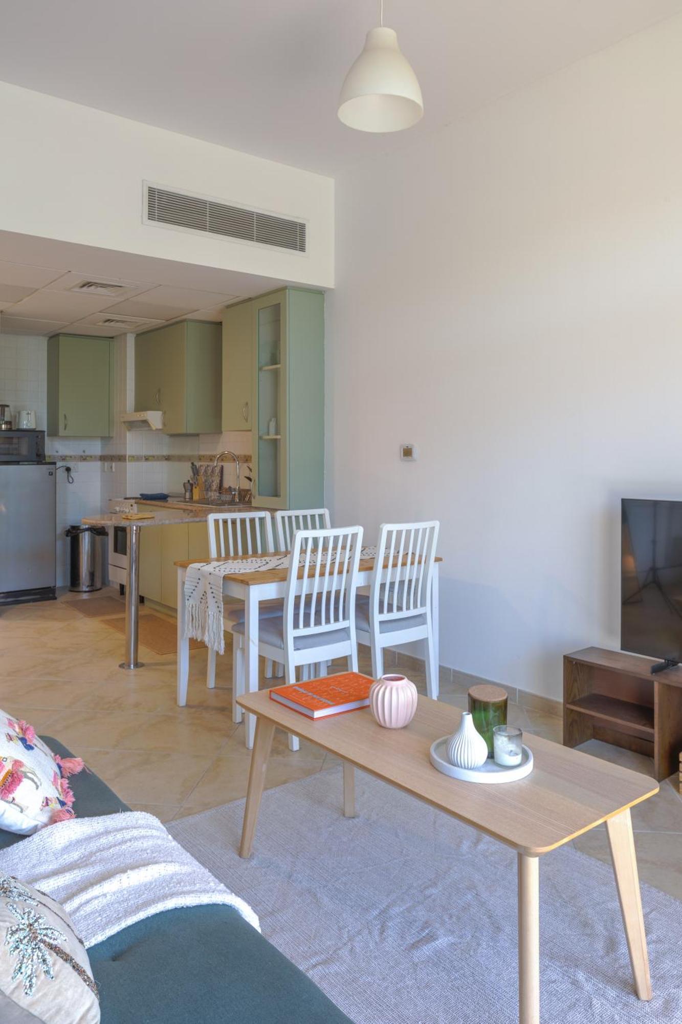 Spacious In A Oasis Apartment Dubai