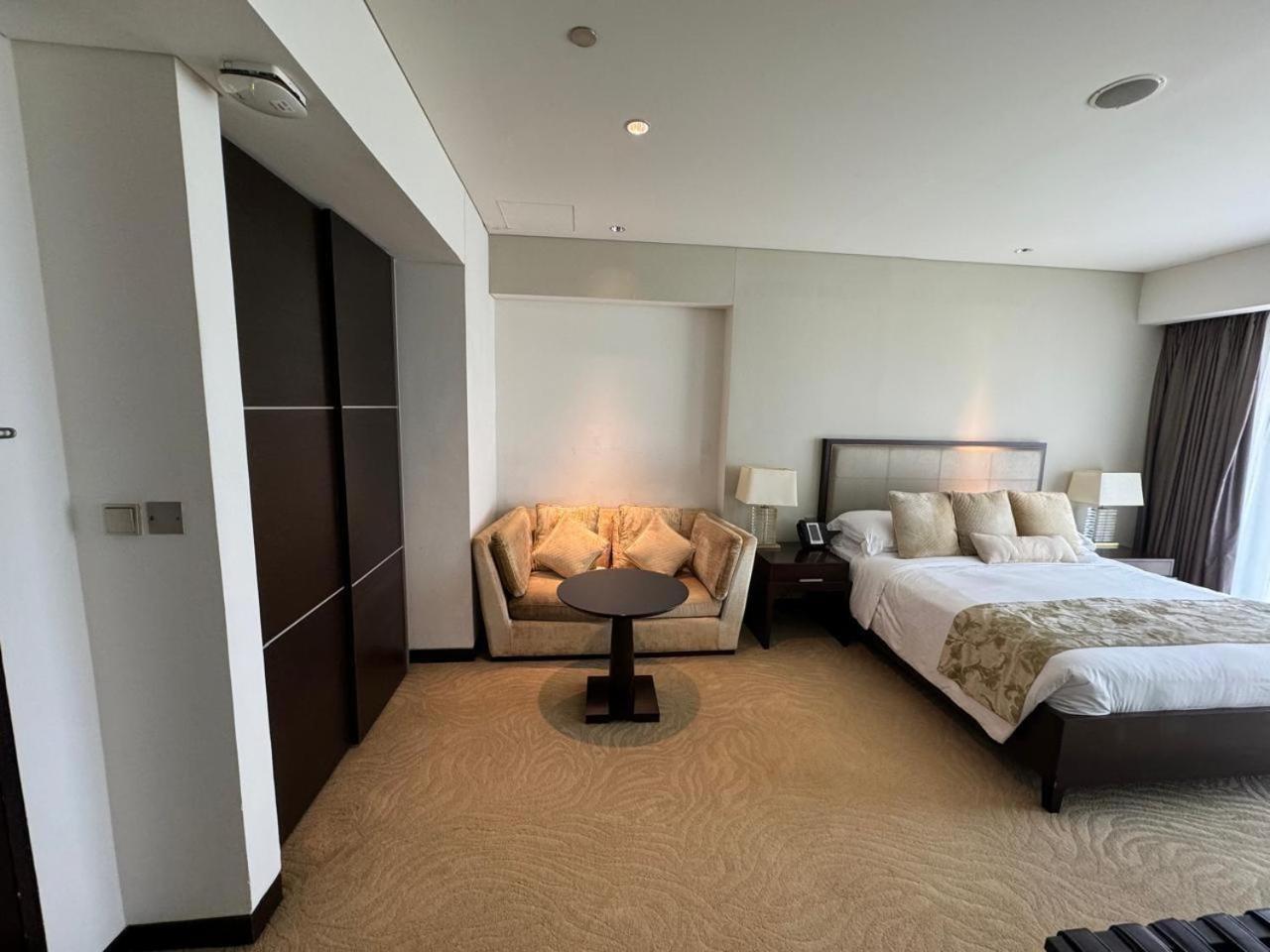 Apartment Stylish Retreat In Marina Prime Location & Stunning Views Dubai