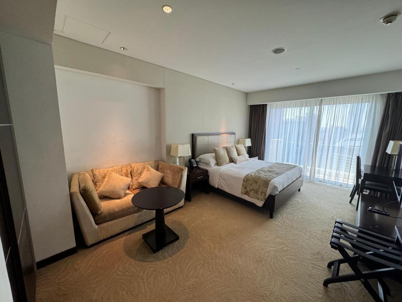 Apartment Stylish Retreat In Marina Prime Location & Stunning Views Dubai