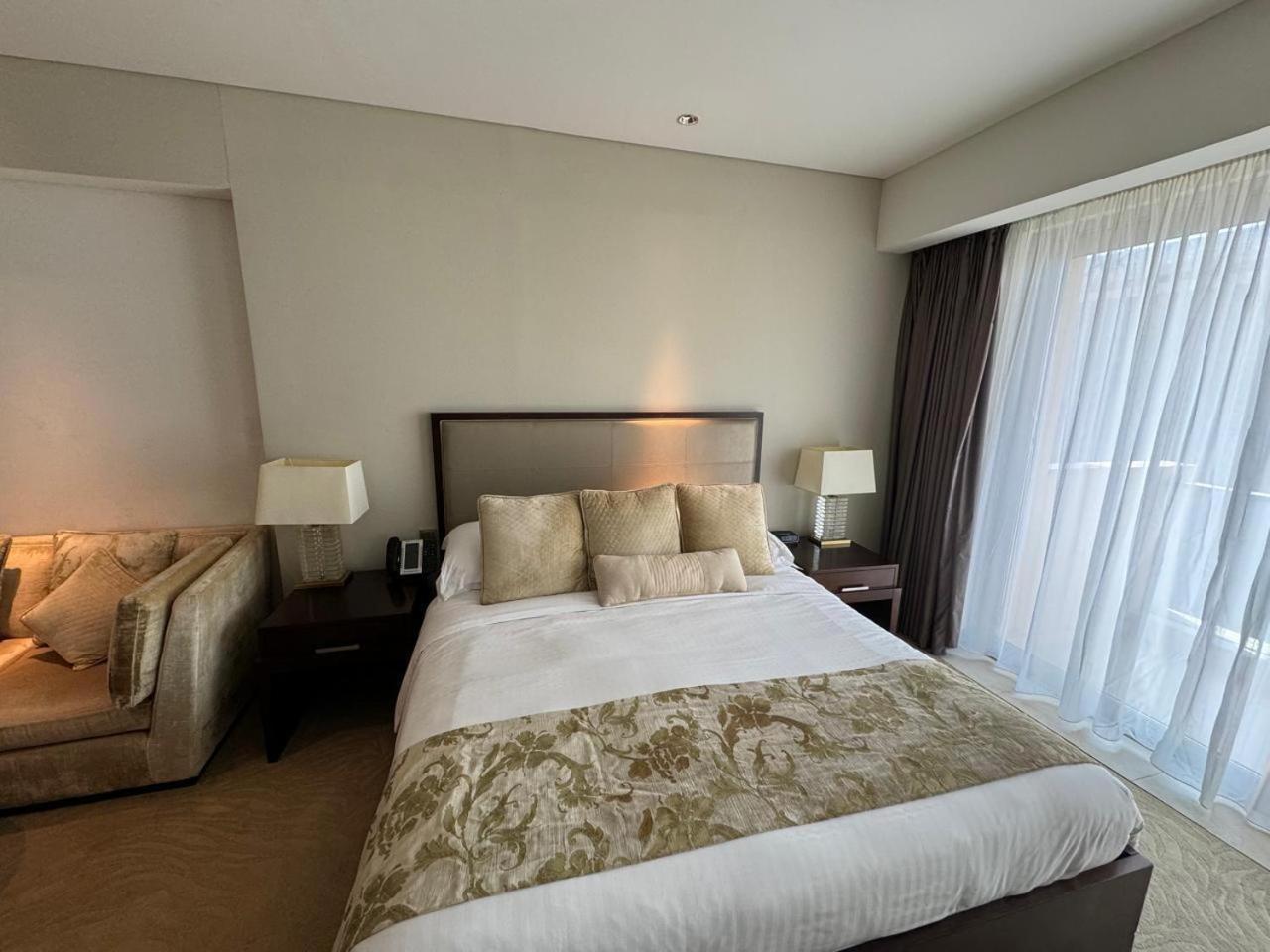 Apartment Stylish Retreat In Marina Prime Location & Stunning Views
