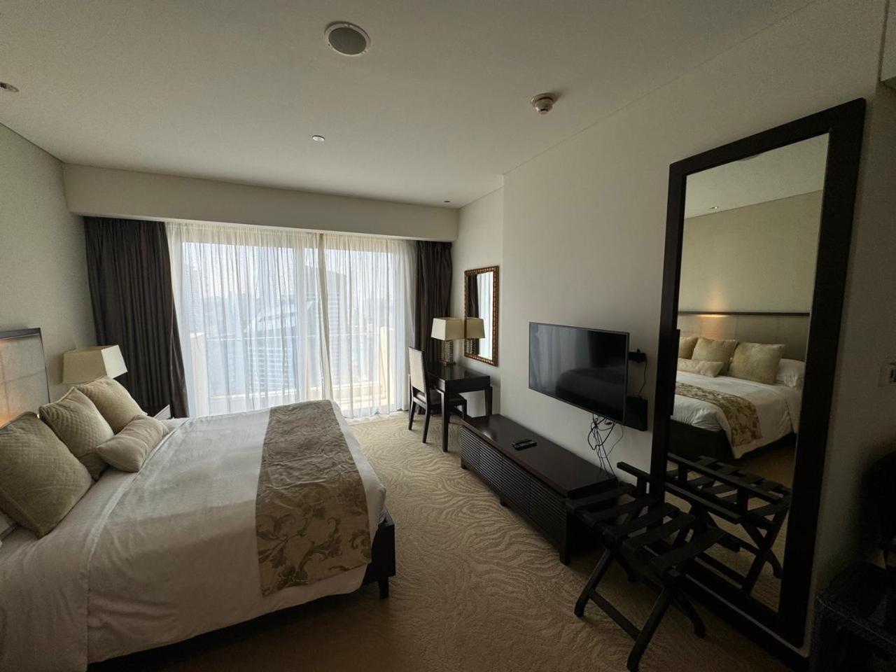 Stylish Retreat In Marina Prime Location & Stunning Views