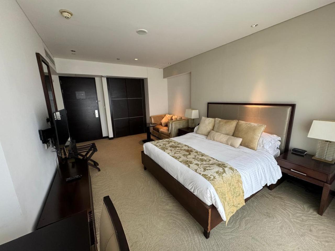Apartment Stylish Retreat In Marina Prime Location & Stunning Views