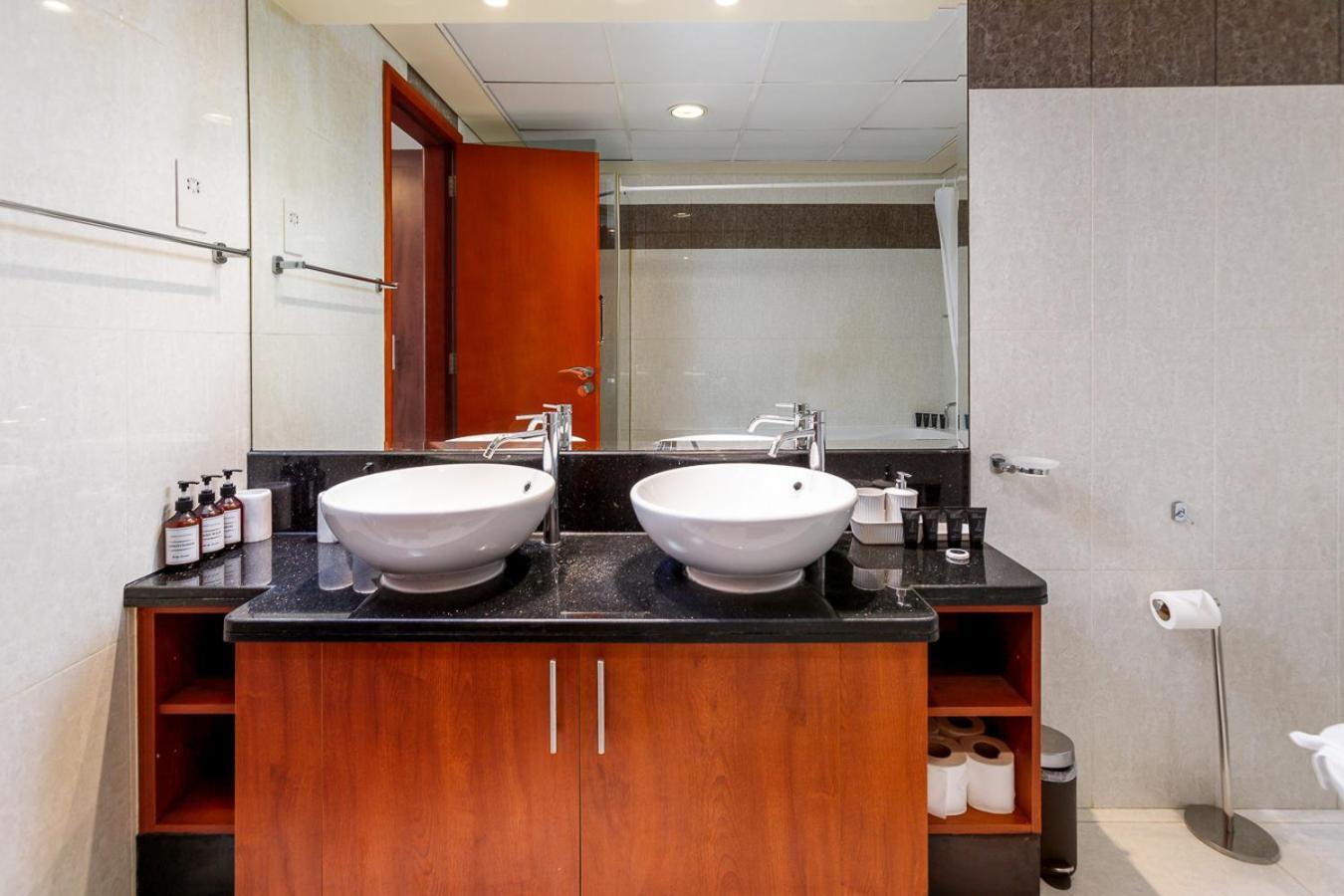 Near Metro Station - 1br In Park Towers,difc - Allsopp & Allsopp * Dubai