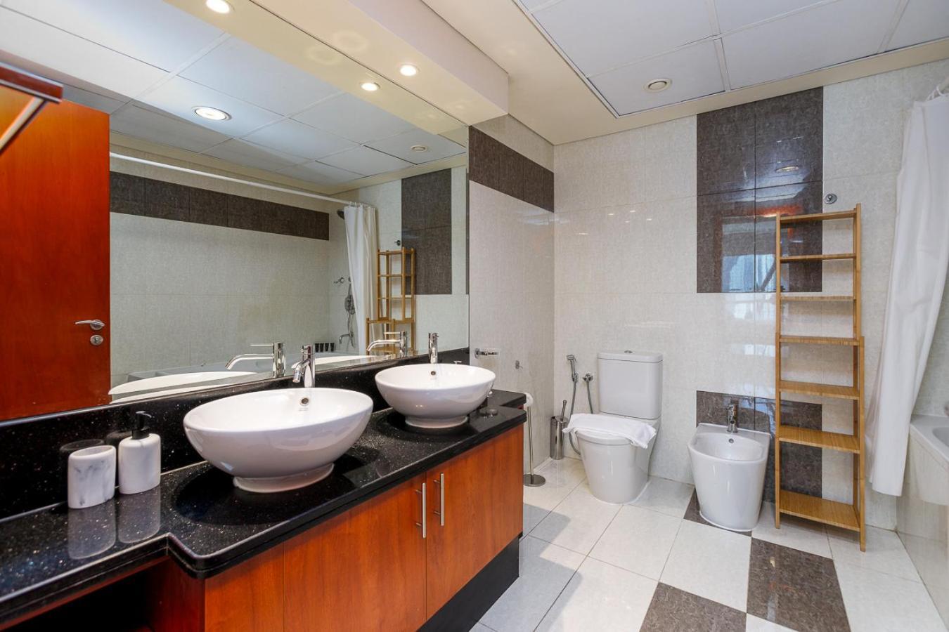 Near Metro Station - 1br In Park Towers,difc - Allsopp & Allsopp