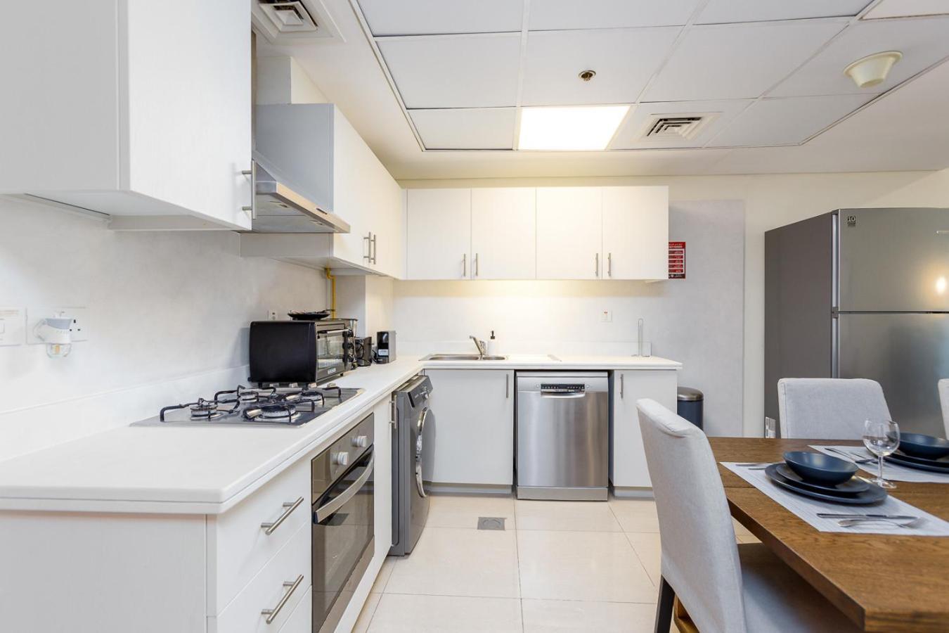 Near Metro Station - 1br In Park Towers,difc - Allsopp & Allsopp *