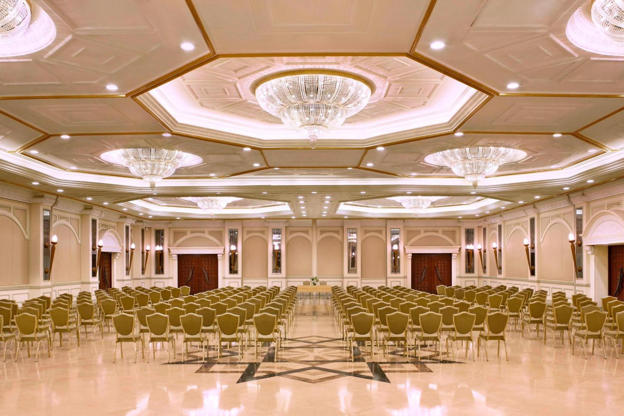 Al Habtoor Grand Resort, Autograph Collection Resort 5*
