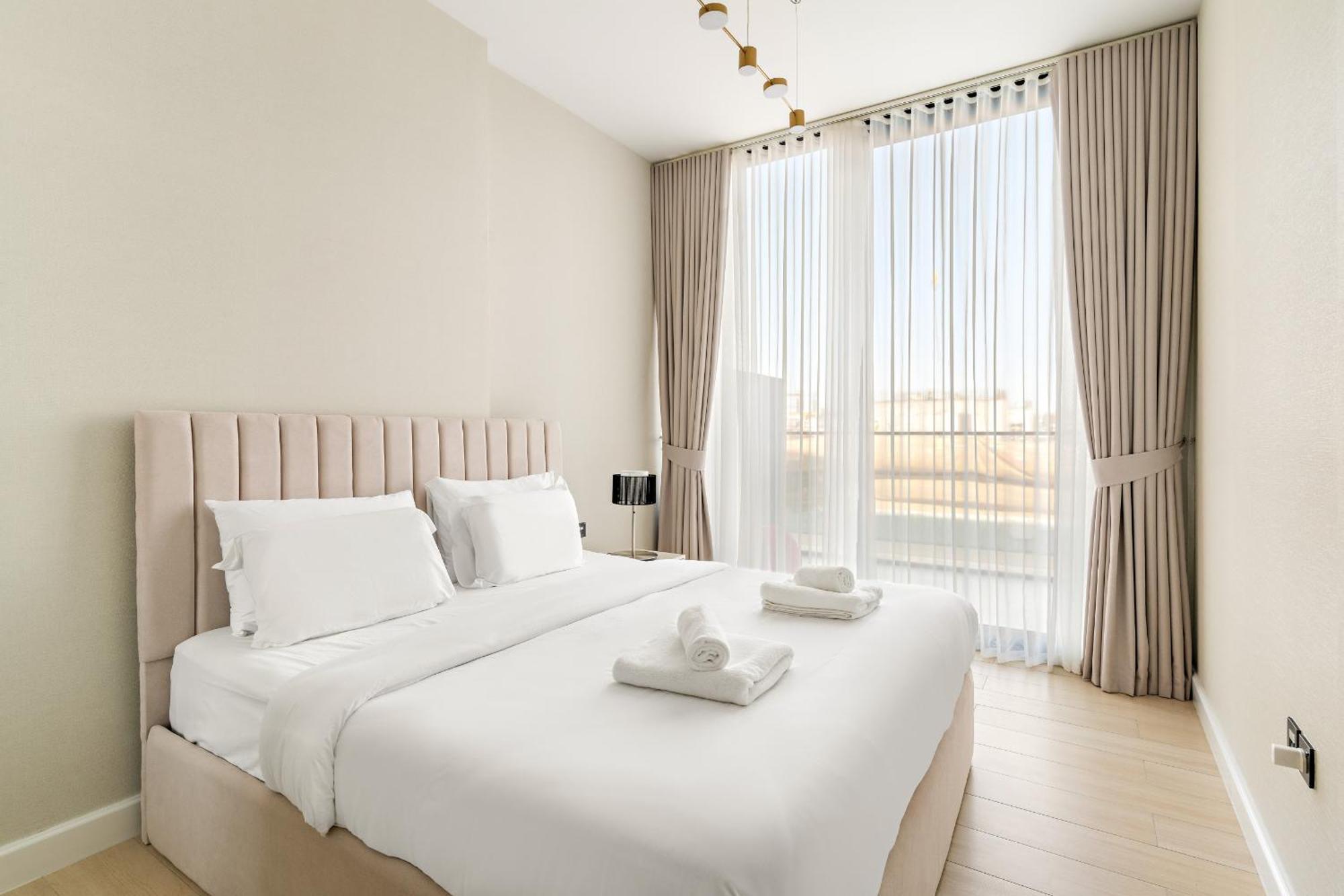 Vayk - Luxurious 2 Bd With Private Jacuzzi In Jvc *