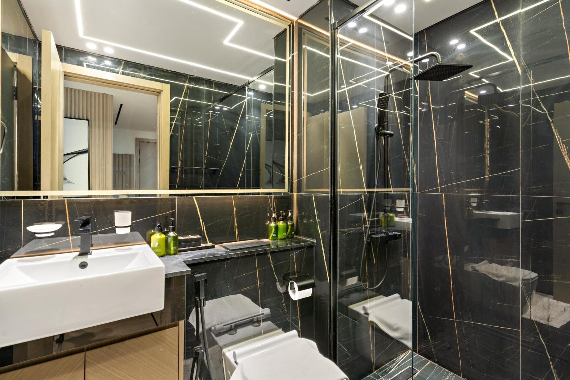 Vayk - Luxurious 2 Bd With Private Jacuzzi In Jvc