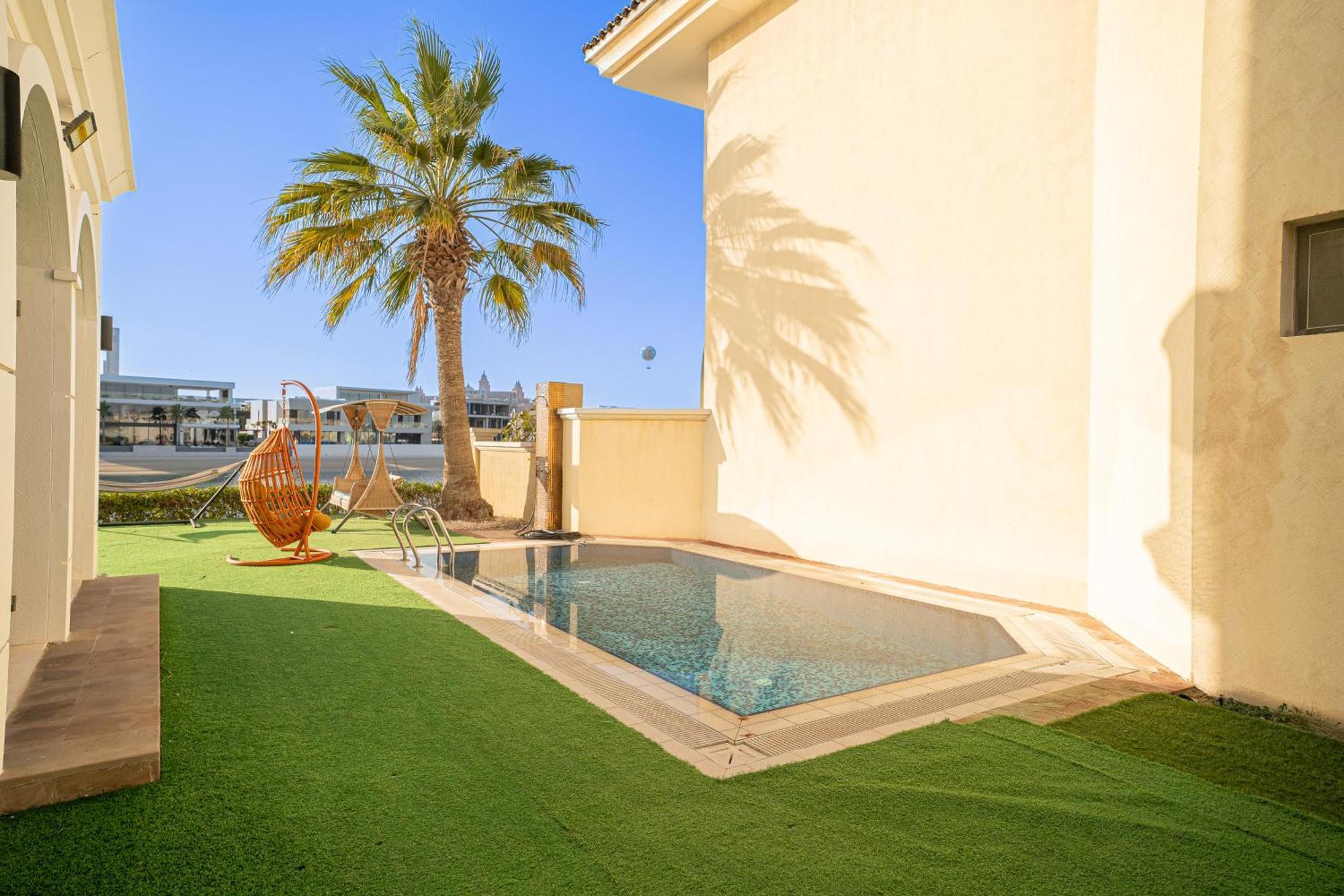 Escape 24 Luxury 5br With Private Pool And Access In Palm Jumeirah Frond F *