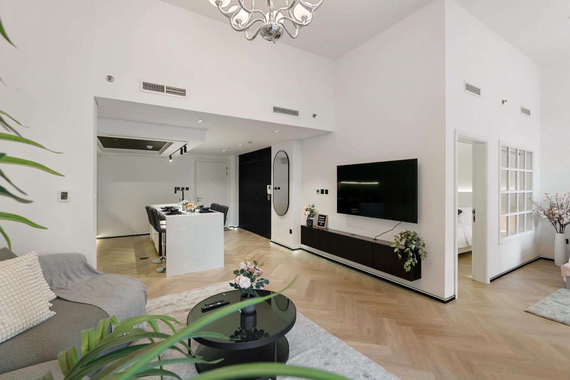 1 Bedroom Exquisite Urban Living In Downtown * Dubai