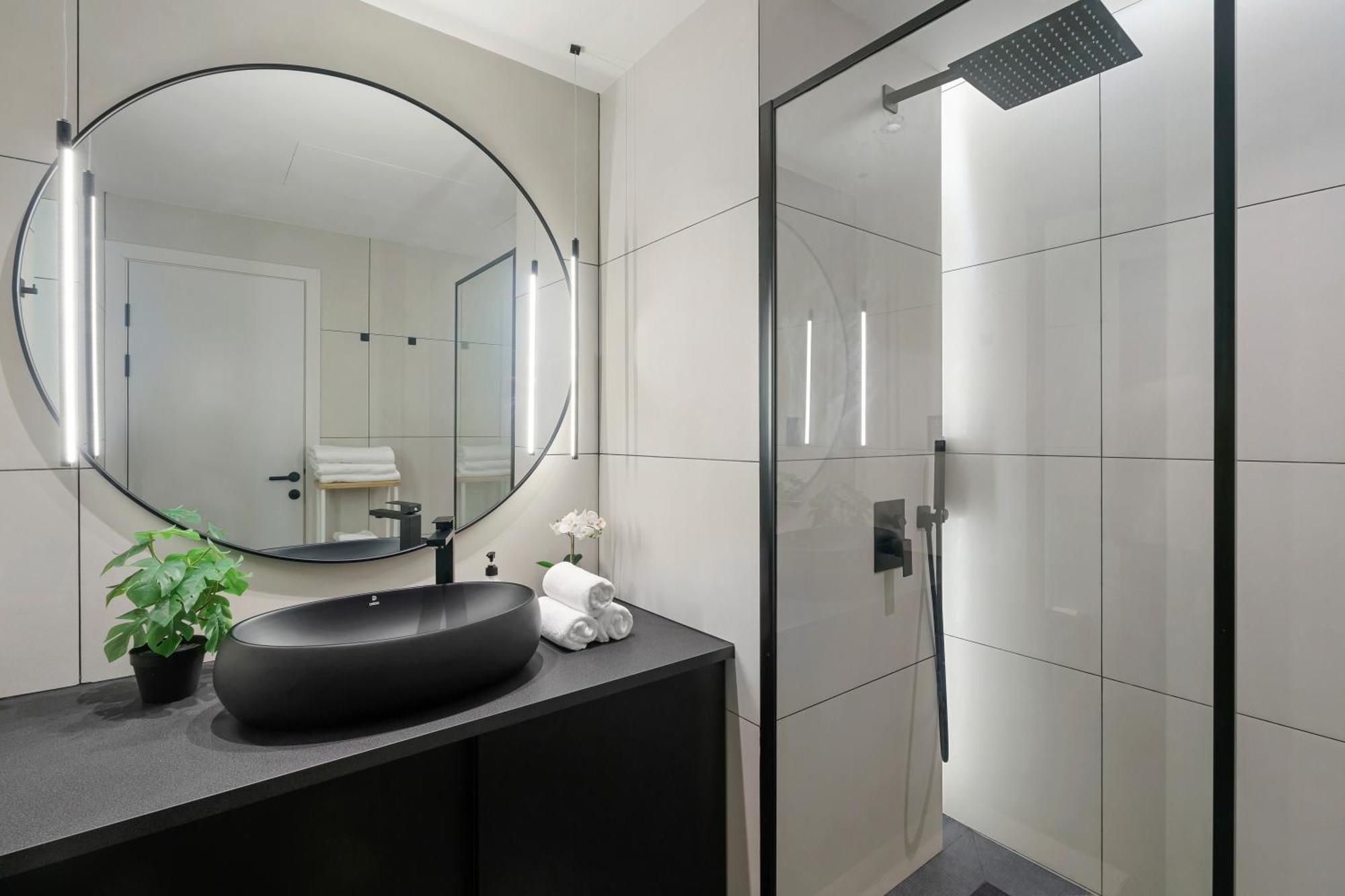 1 Bedroom Exquisite Urban Living In Downtown Apartment *