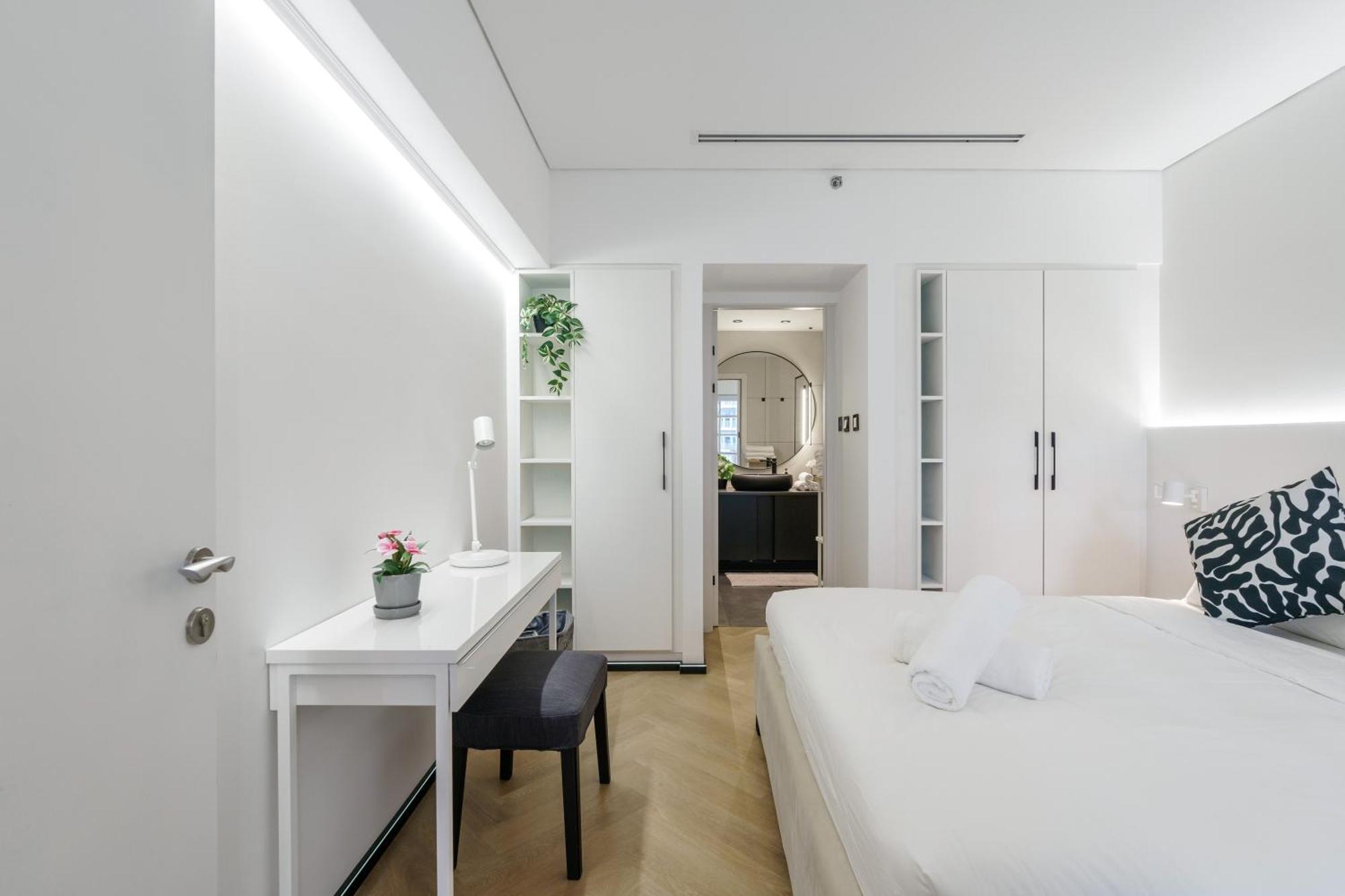 Apartment 1 Bedroom Exquisite Urban Living In Downtown Dubai