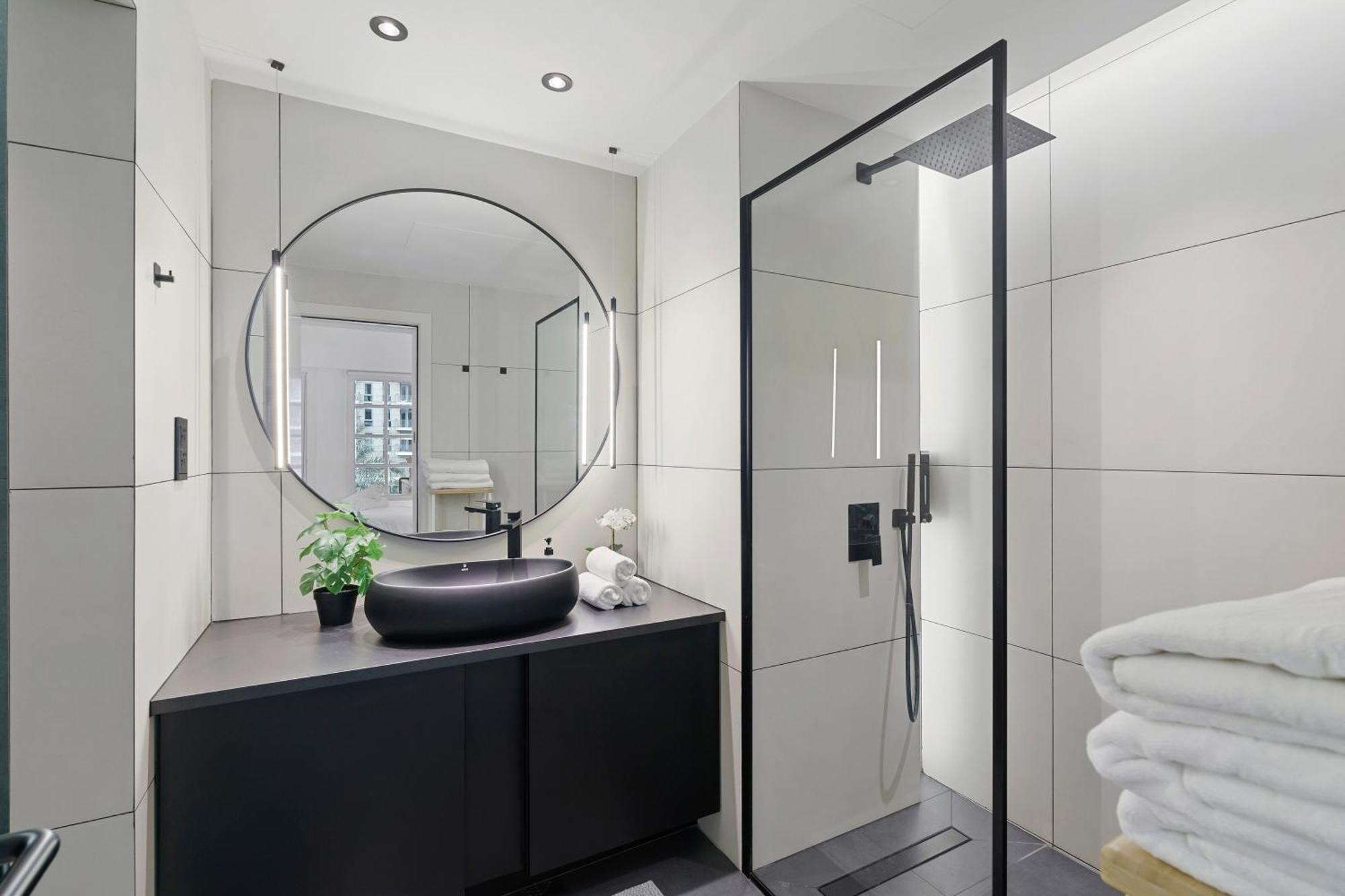 1 Bedroom Exquisite Urban Living In Downtown Apartment *