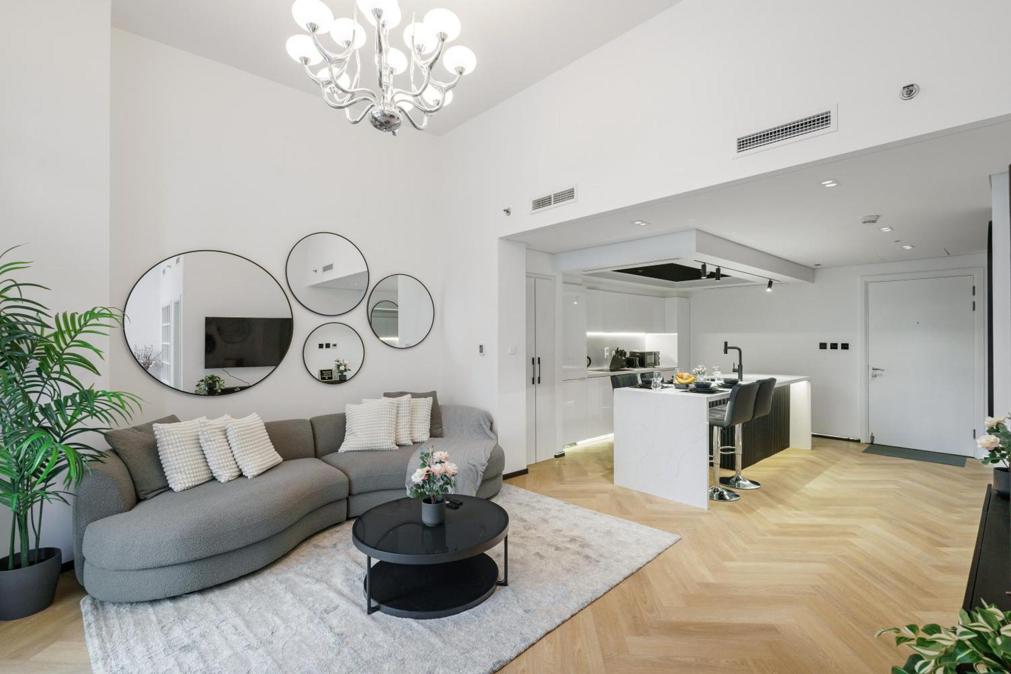 Apartment 1 Bedroom Exquisite Urban Living In Downtown Dubai
