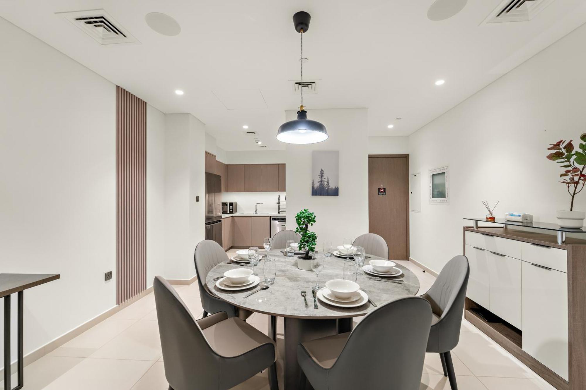 Luxe 4br With Burj View L Pool & Gym * Dubai