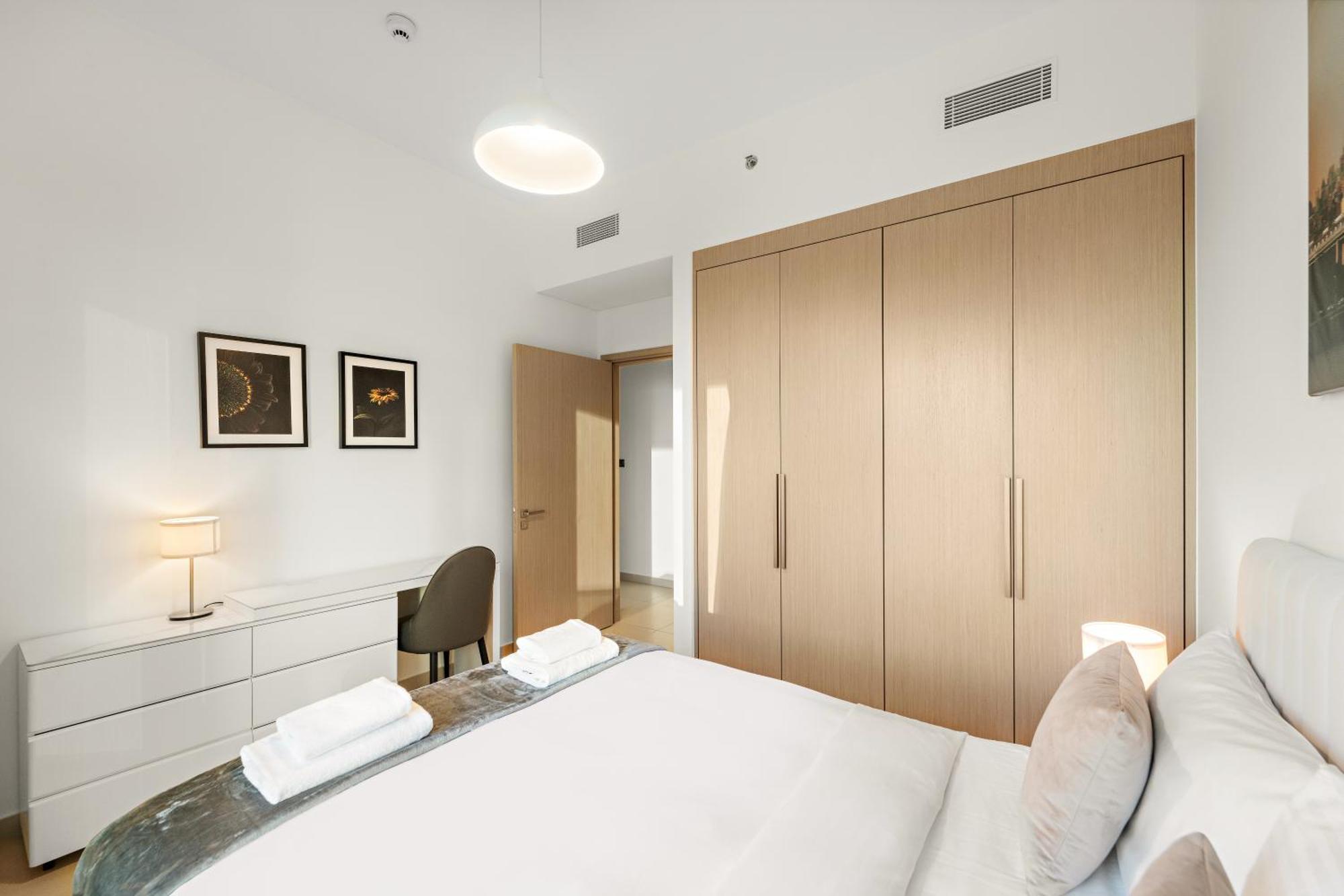 Luxe 4br With Burj View L Pool & Gym