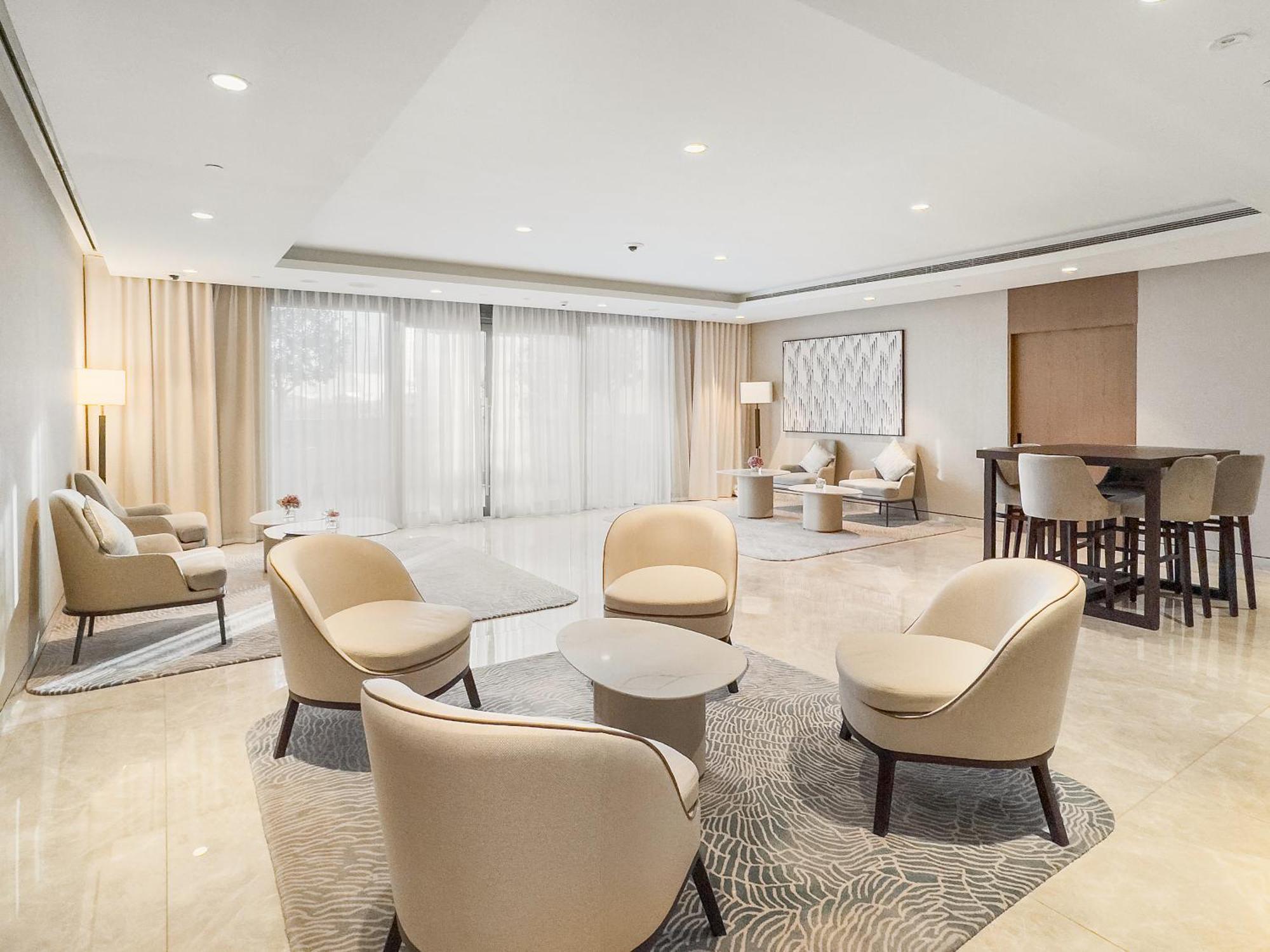 Luxe 4br With Burj View L Pool & Gym Dubai