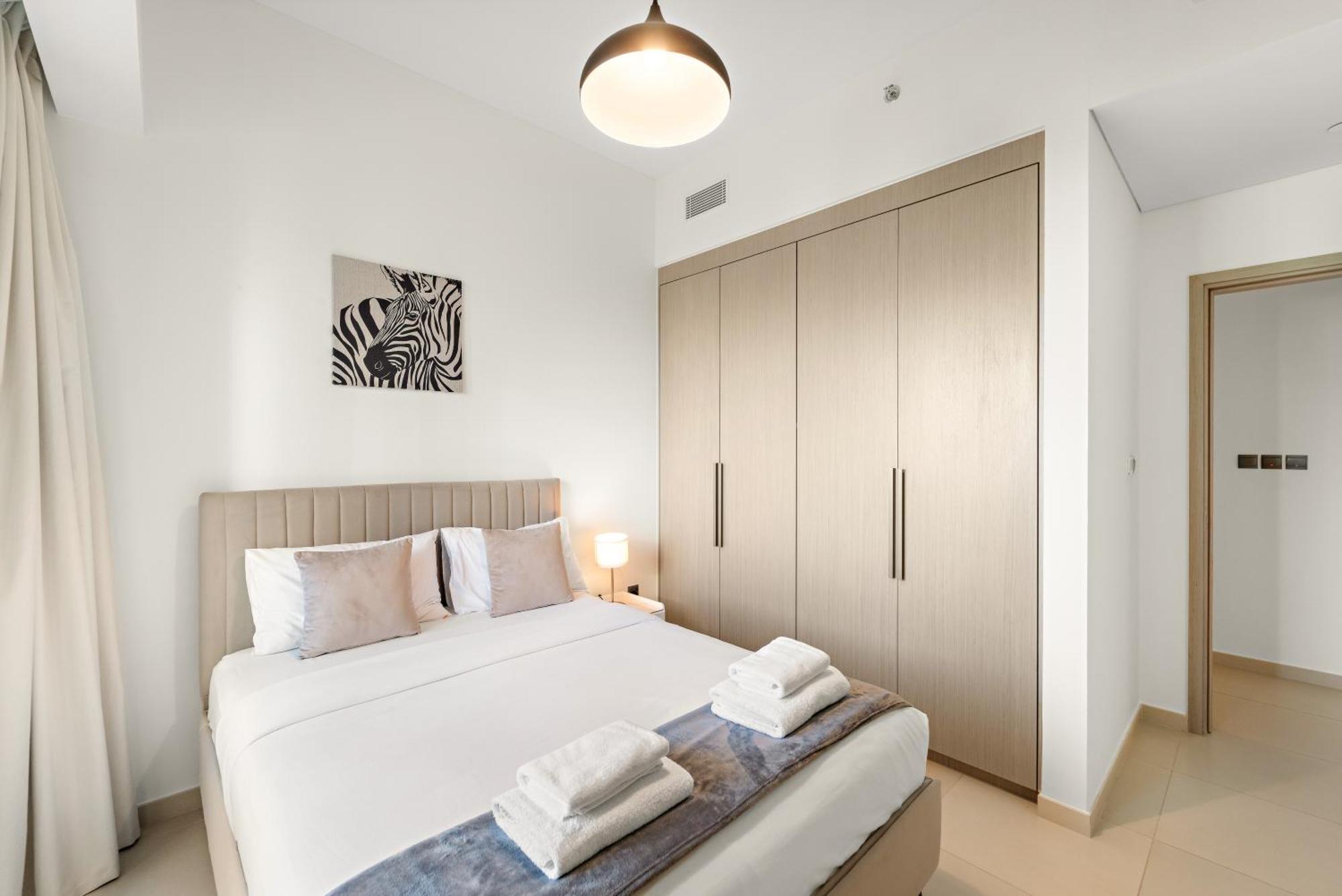 Apartment Luxe 4br With Burj View L Pool & Gym