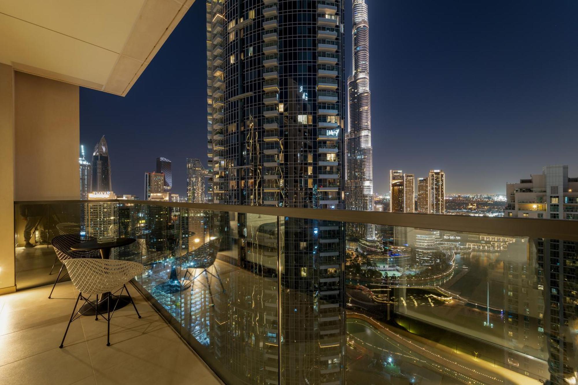 Luxe 4br With Burj View L Pool & Gym Apartment *