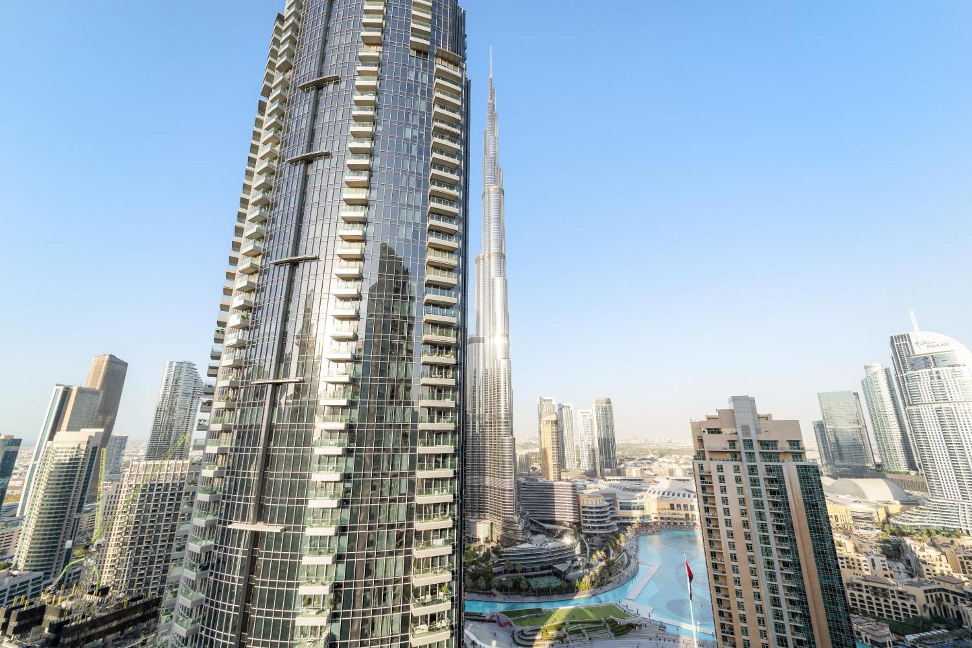 Luxe 4br With Burj View L Pool & Gym Apartment Dubai
