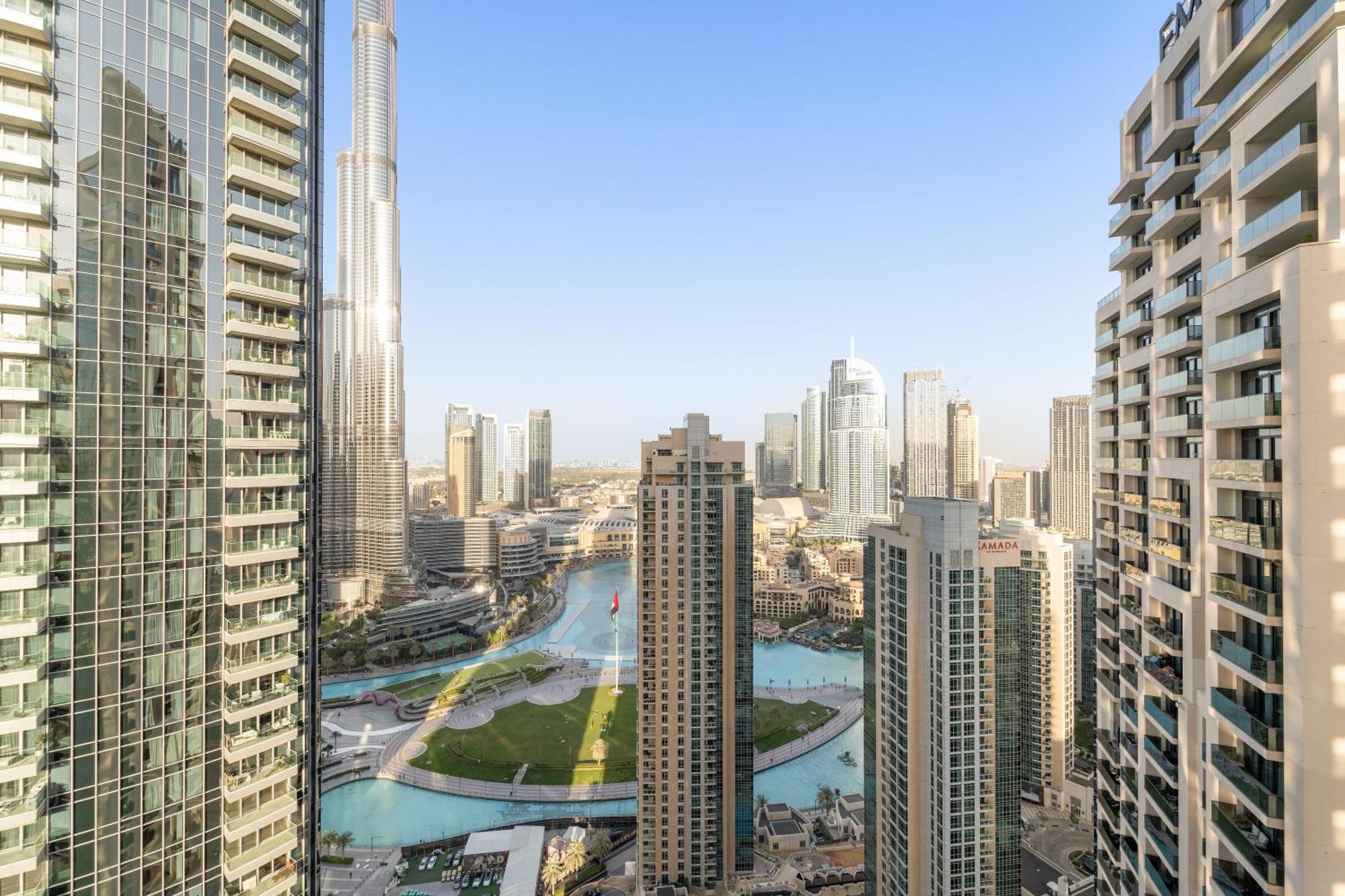 Luxe 4br With Burj View L Pool & Gym *