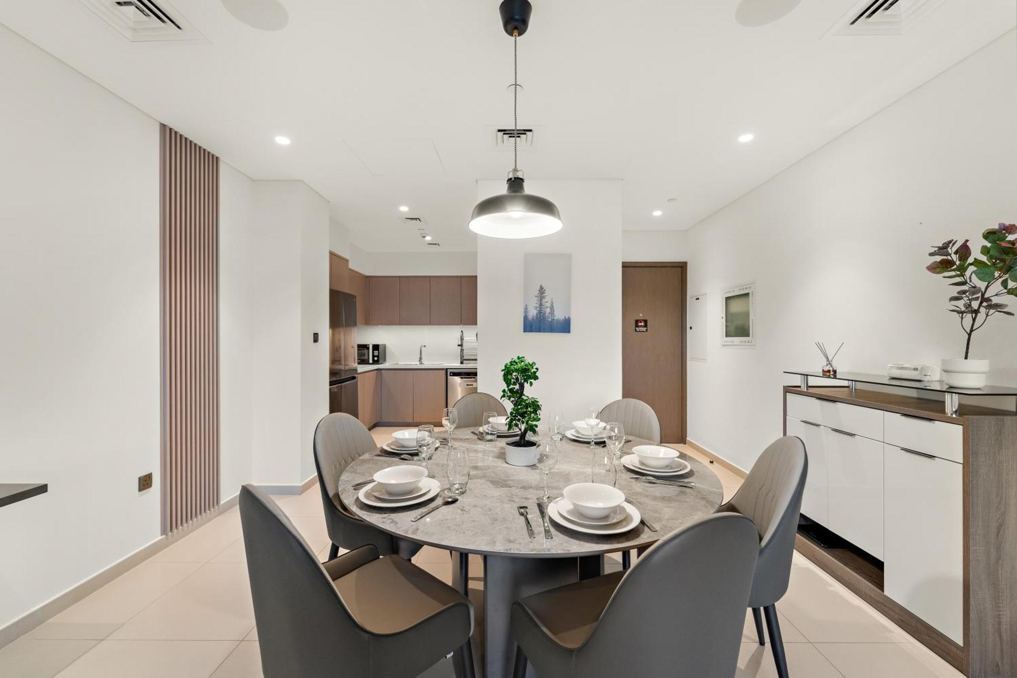 Apartment Luxe 4br With Burj View L Pool & Gym