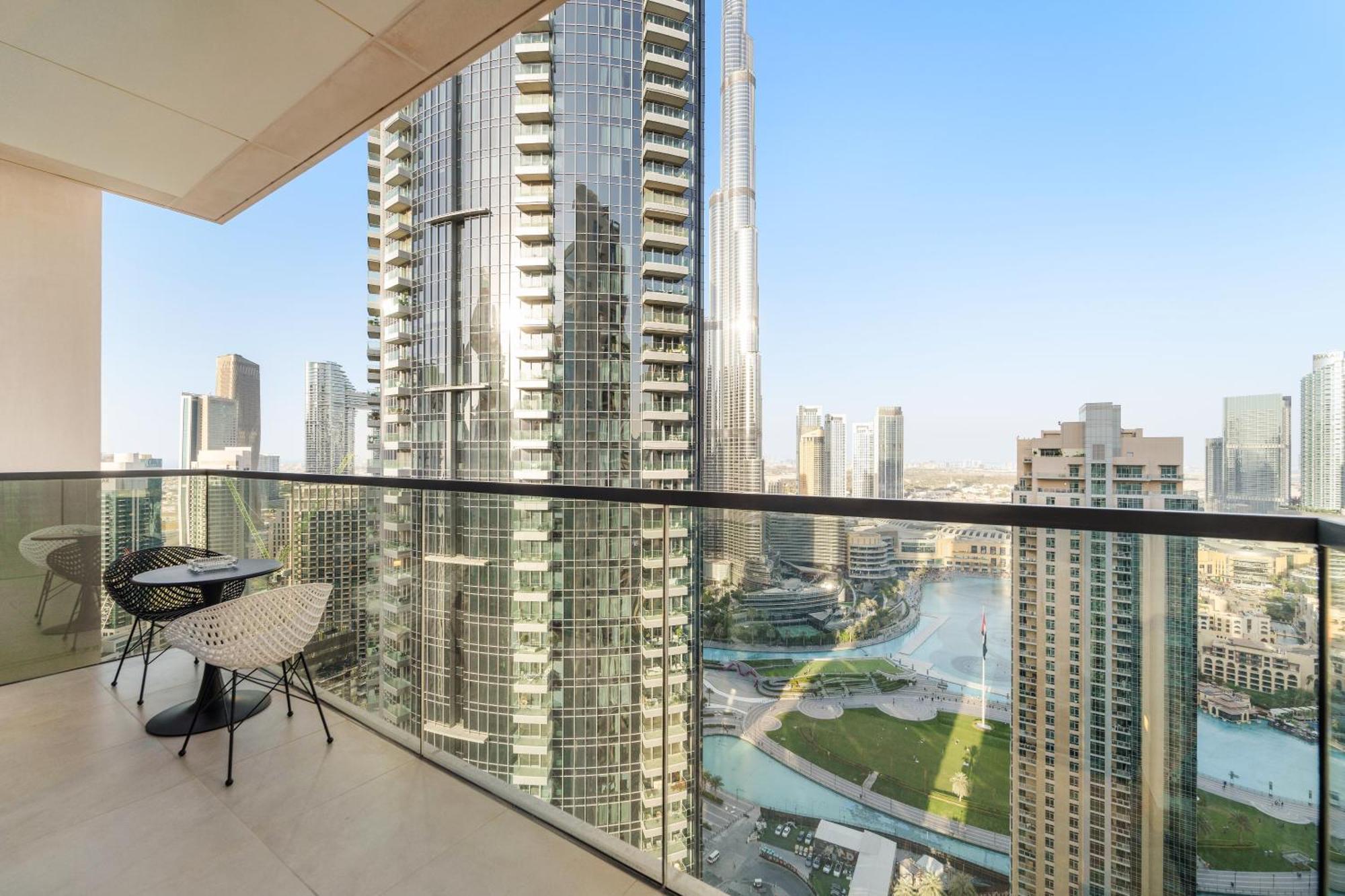 Luxe 4br With Burj View L Pool & Gym Apartment *