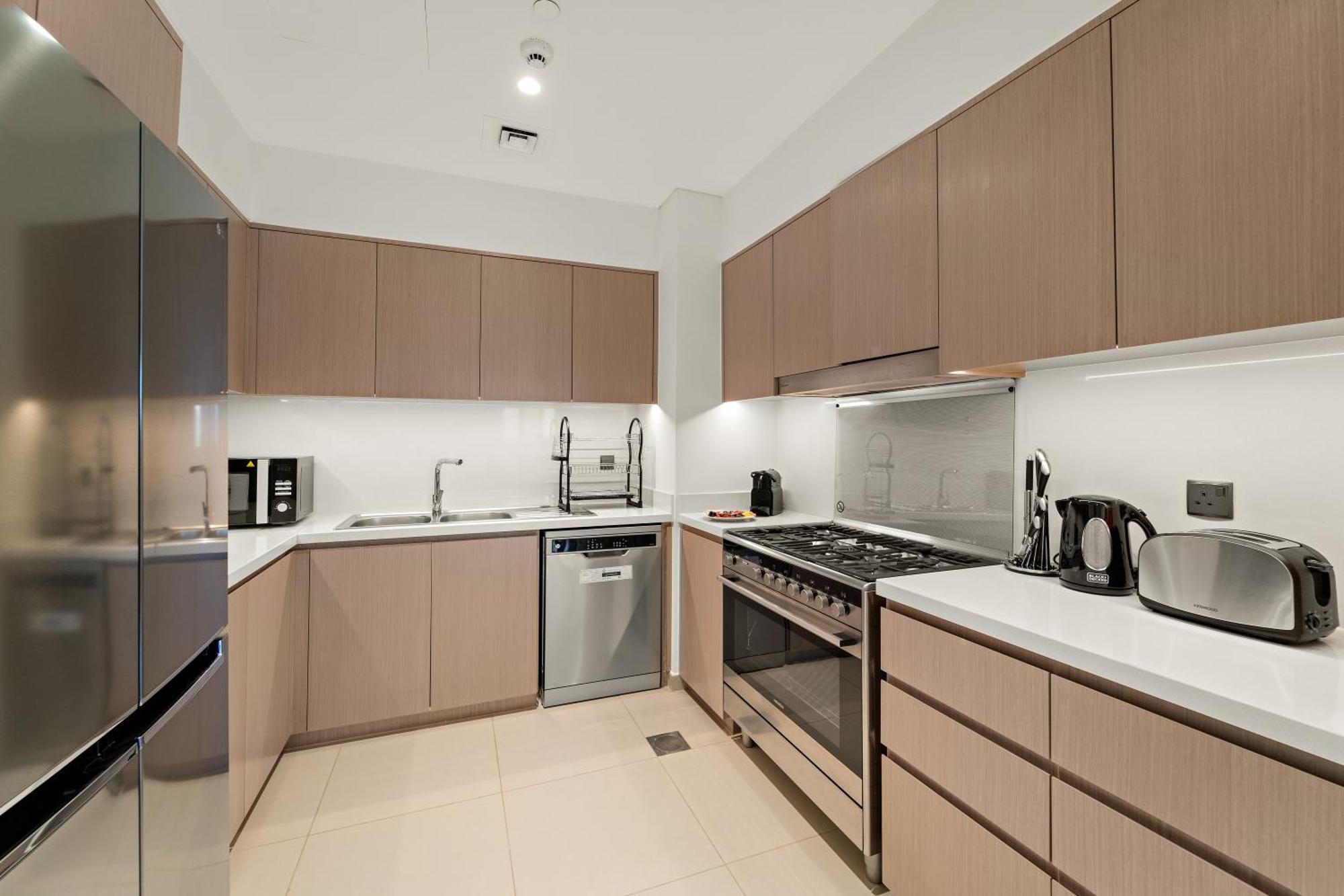 Luxe 4br With Burj View L Pool & Gym Dubai
