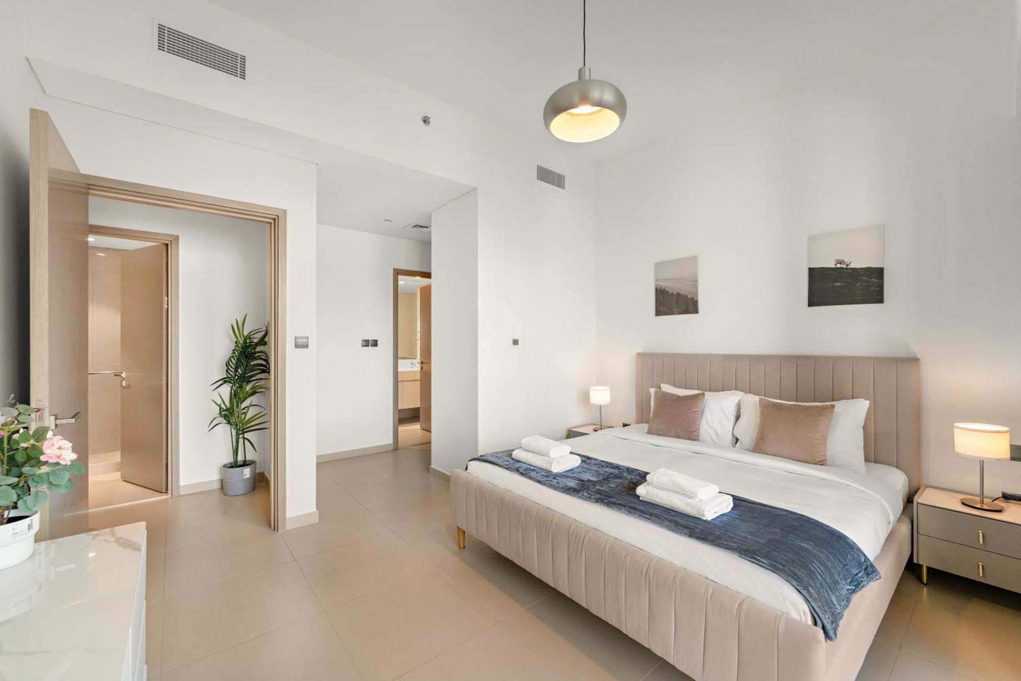 Apartment Luxe 4br With Burj View L Pool & Gym