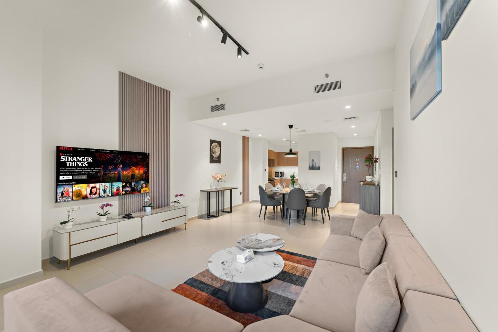 Luxe 4br With Burj View L Pool & Gym Apartment Dubai