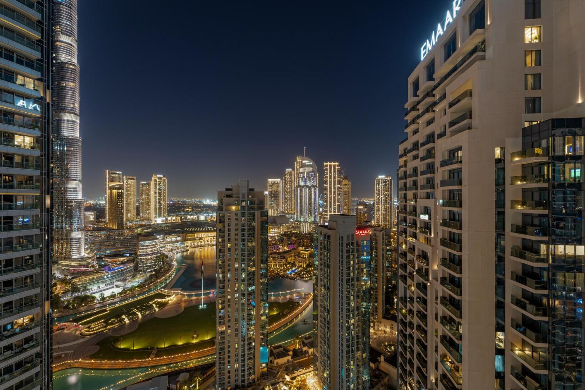 Luxe 4br With Burj View L Pool & Gym Apartment