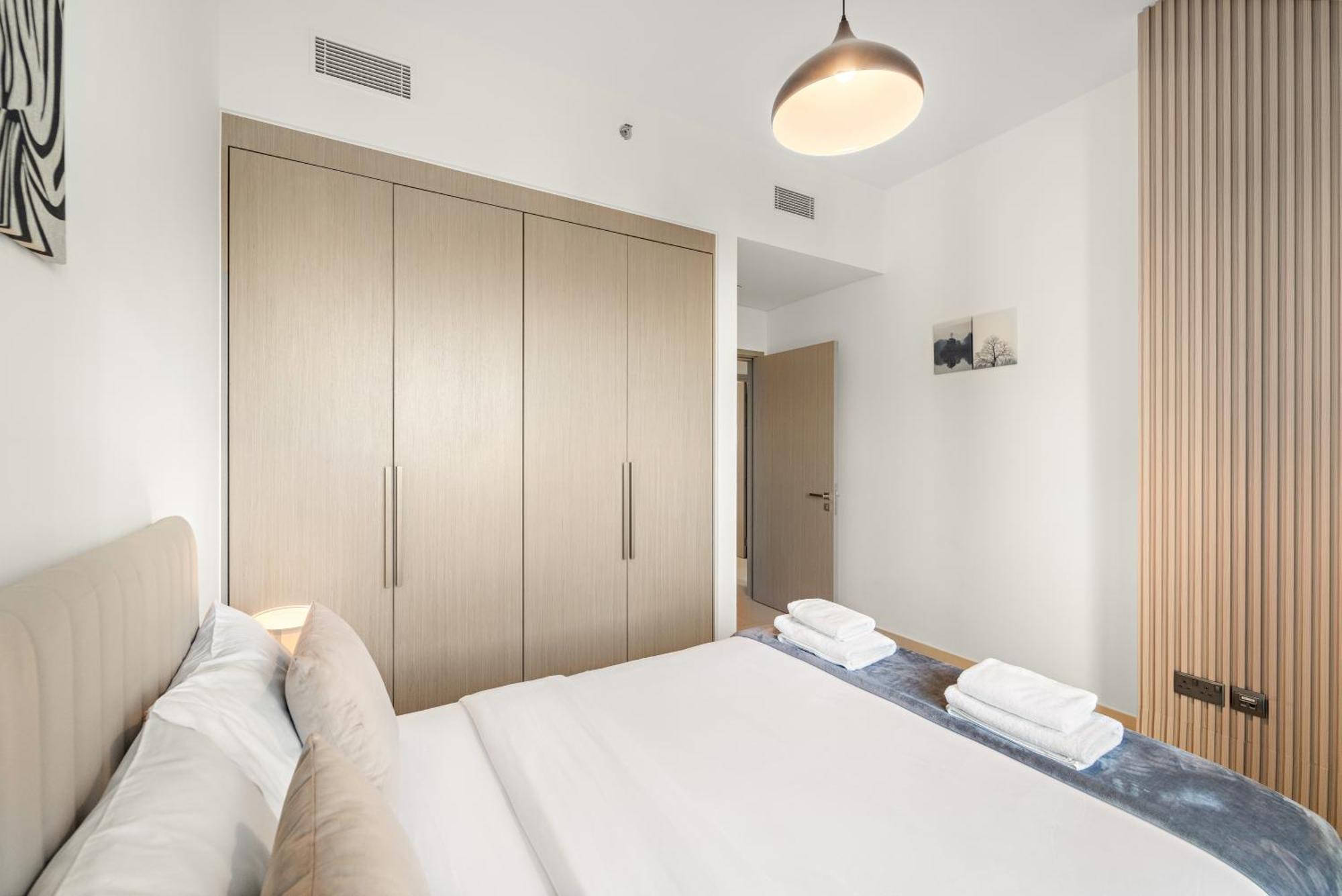 Luxe 4br With Burj View L Pool & Gym Apartment Dubai