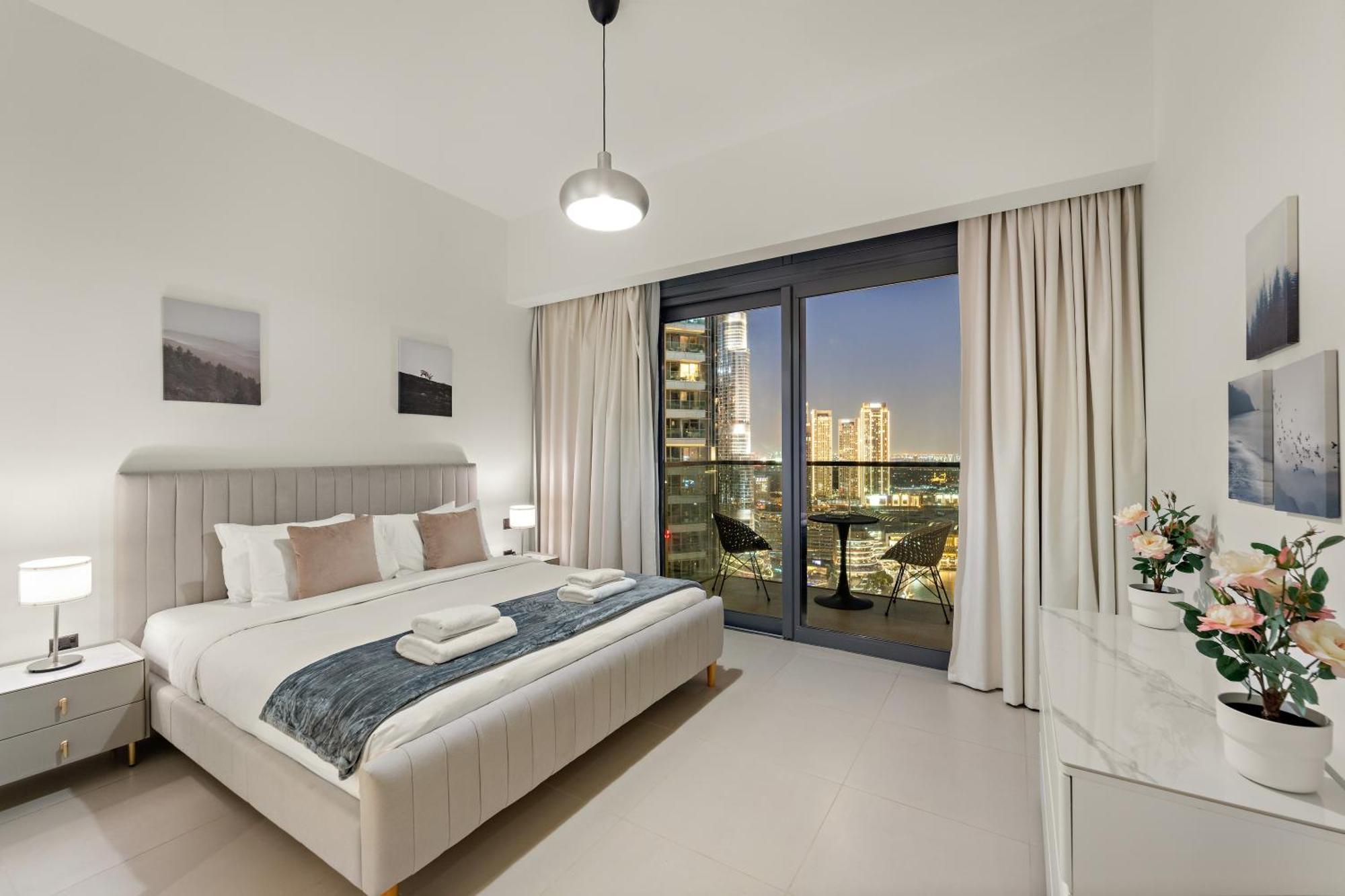 Luxe 4br With Burj View L Pool & Gym Apartment